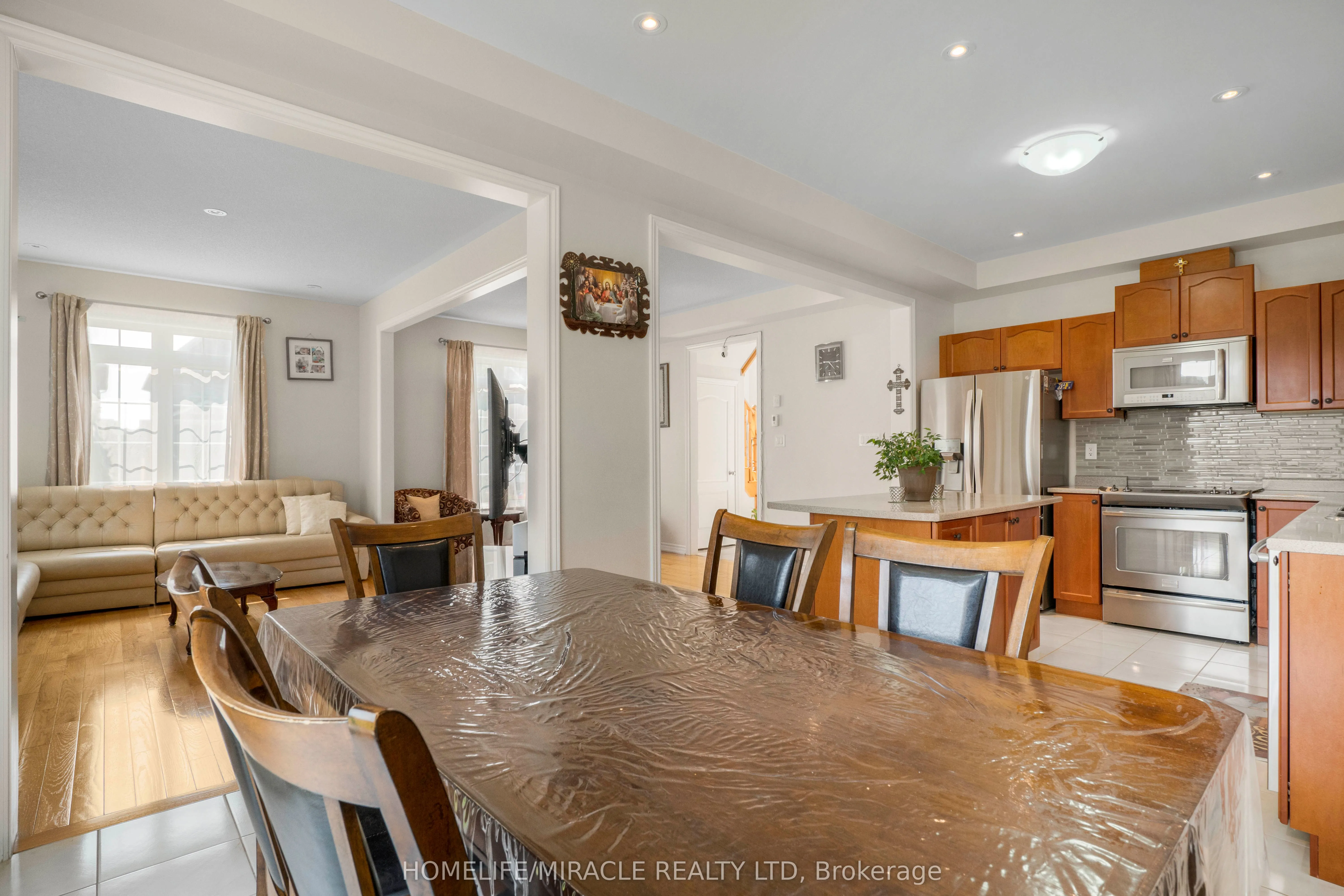 2215 Dawson Crescent
