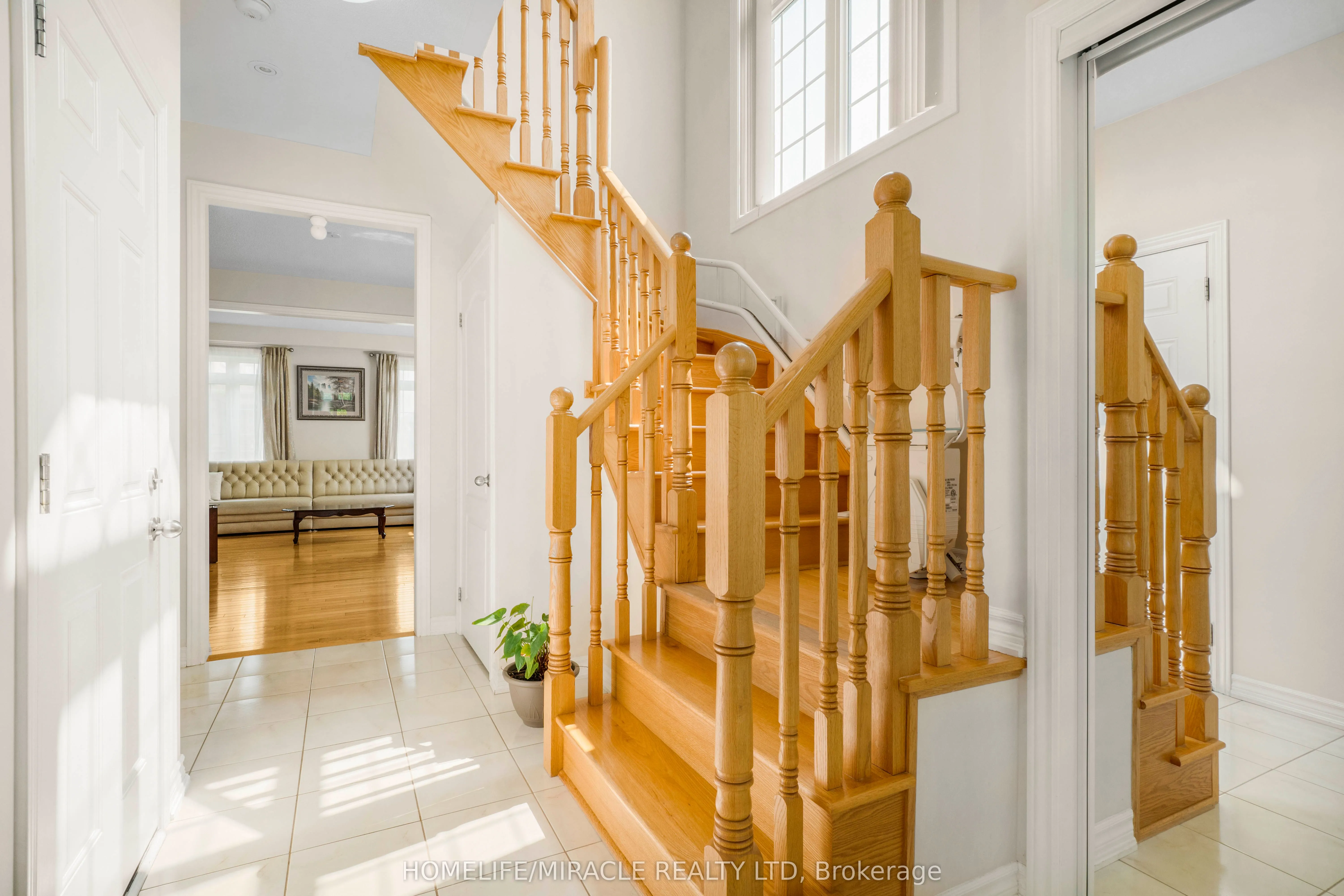 2215 Dawson Crescent