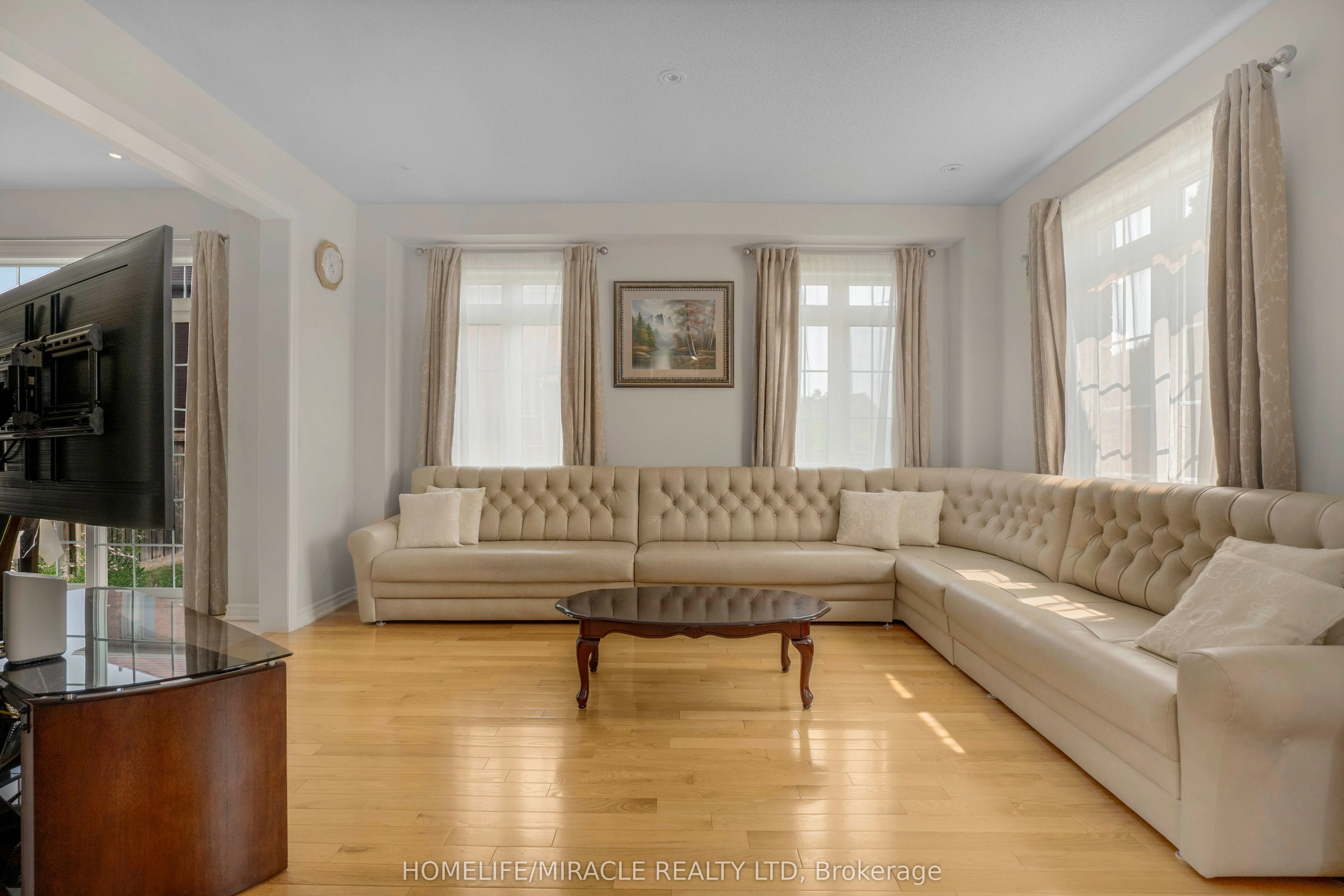 2215 Dawson Crescent