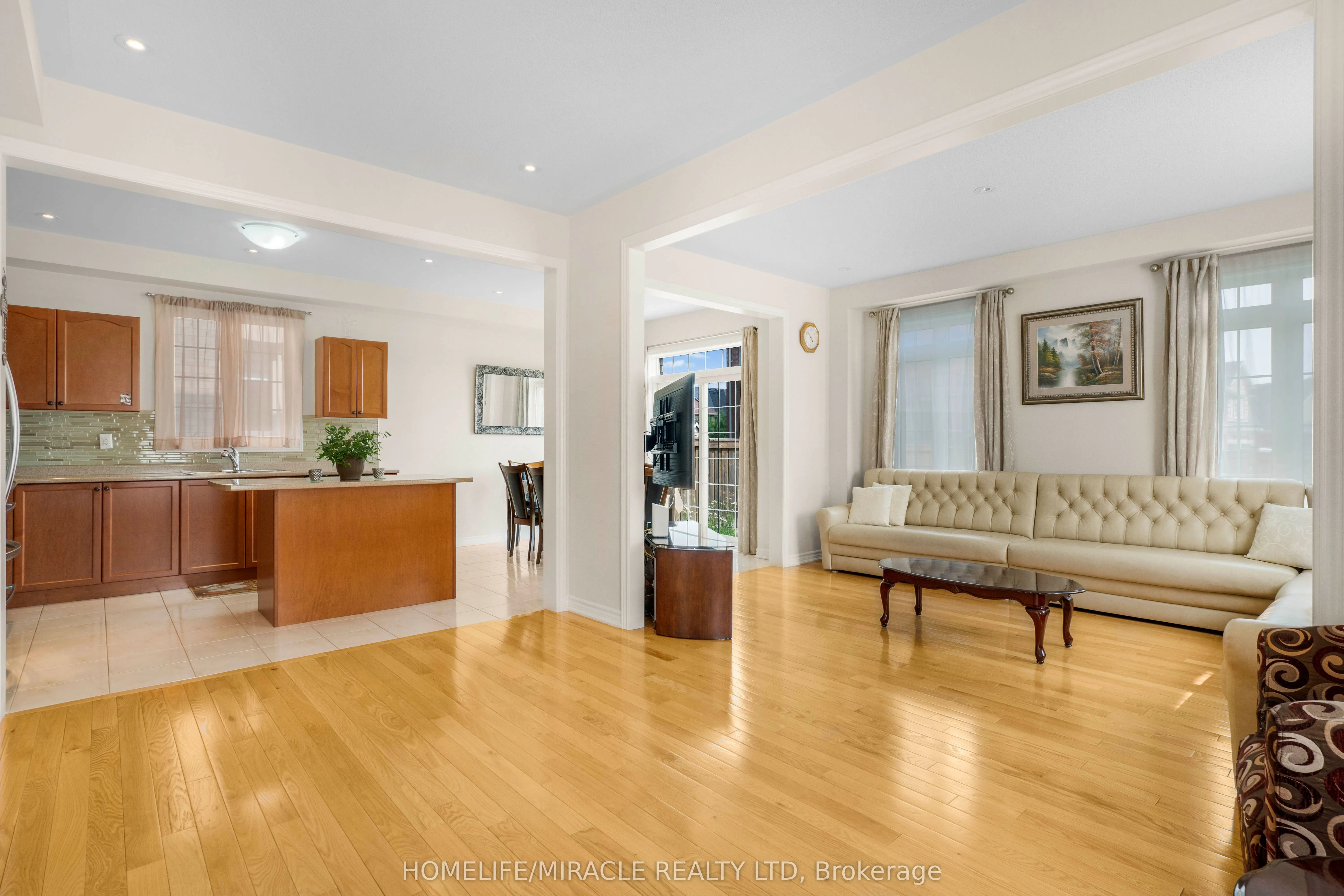 2215 Dawson Crescent
