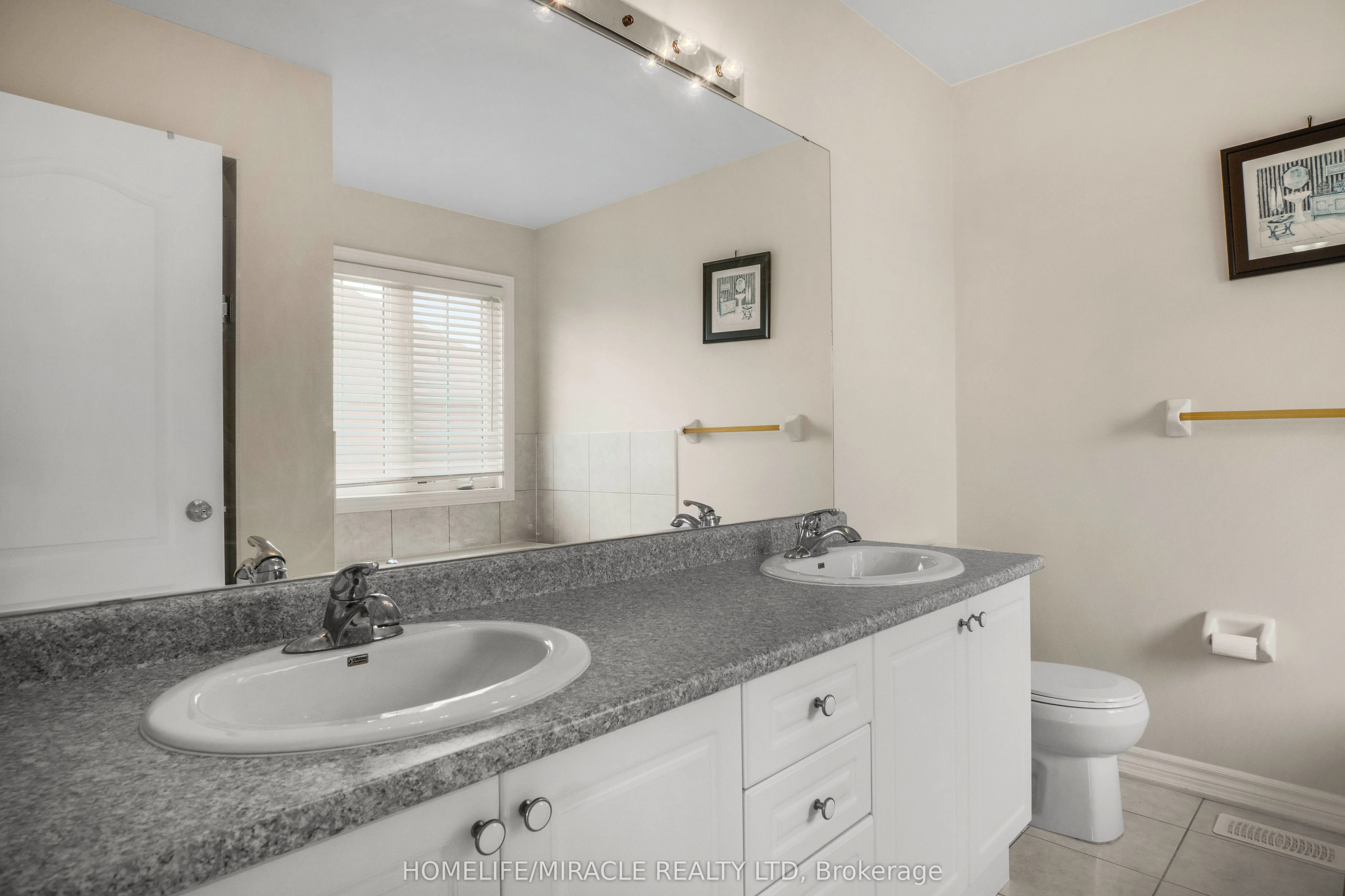 2215 Dawson Crescent