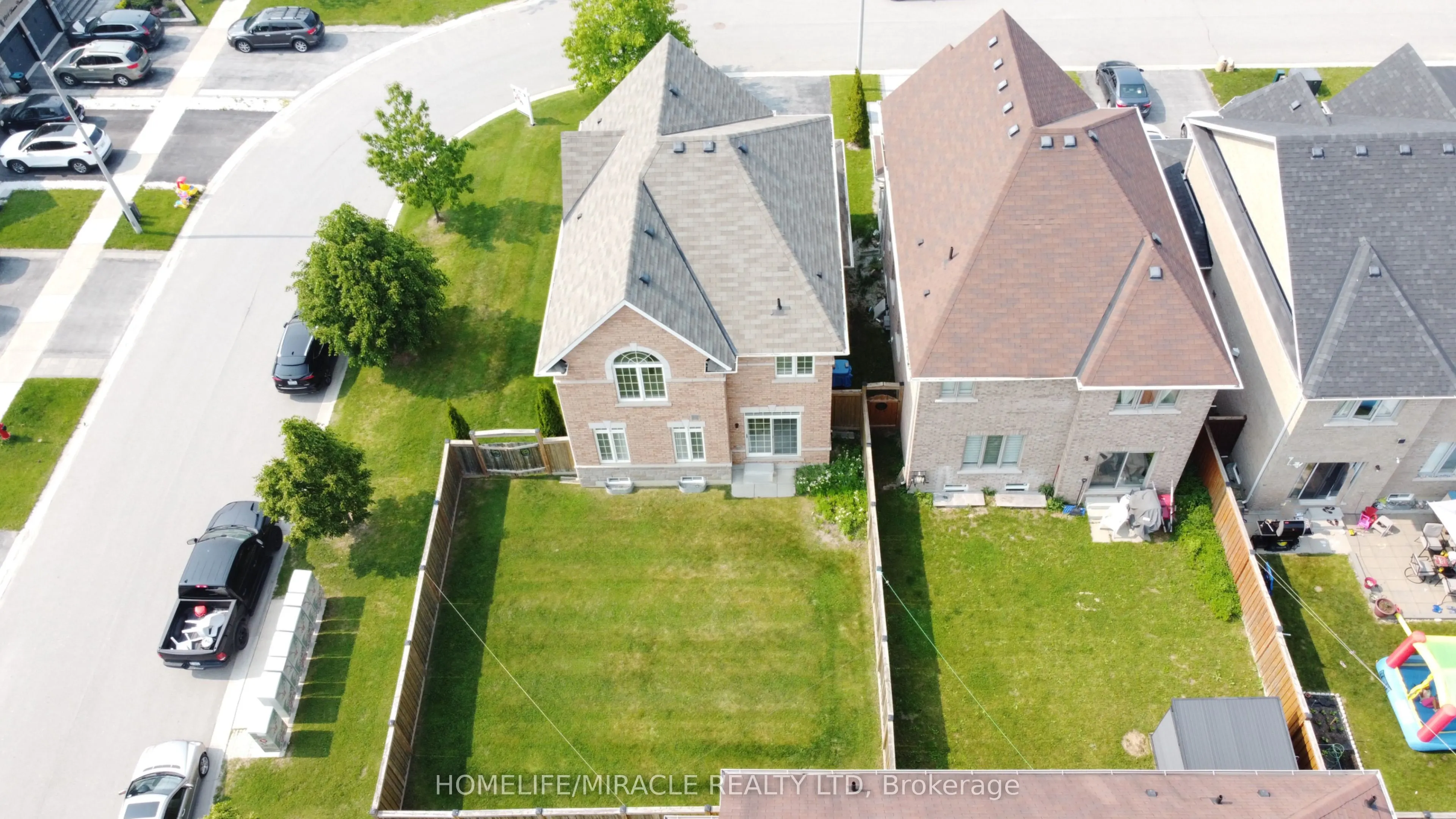 2215 Dawson Crescent