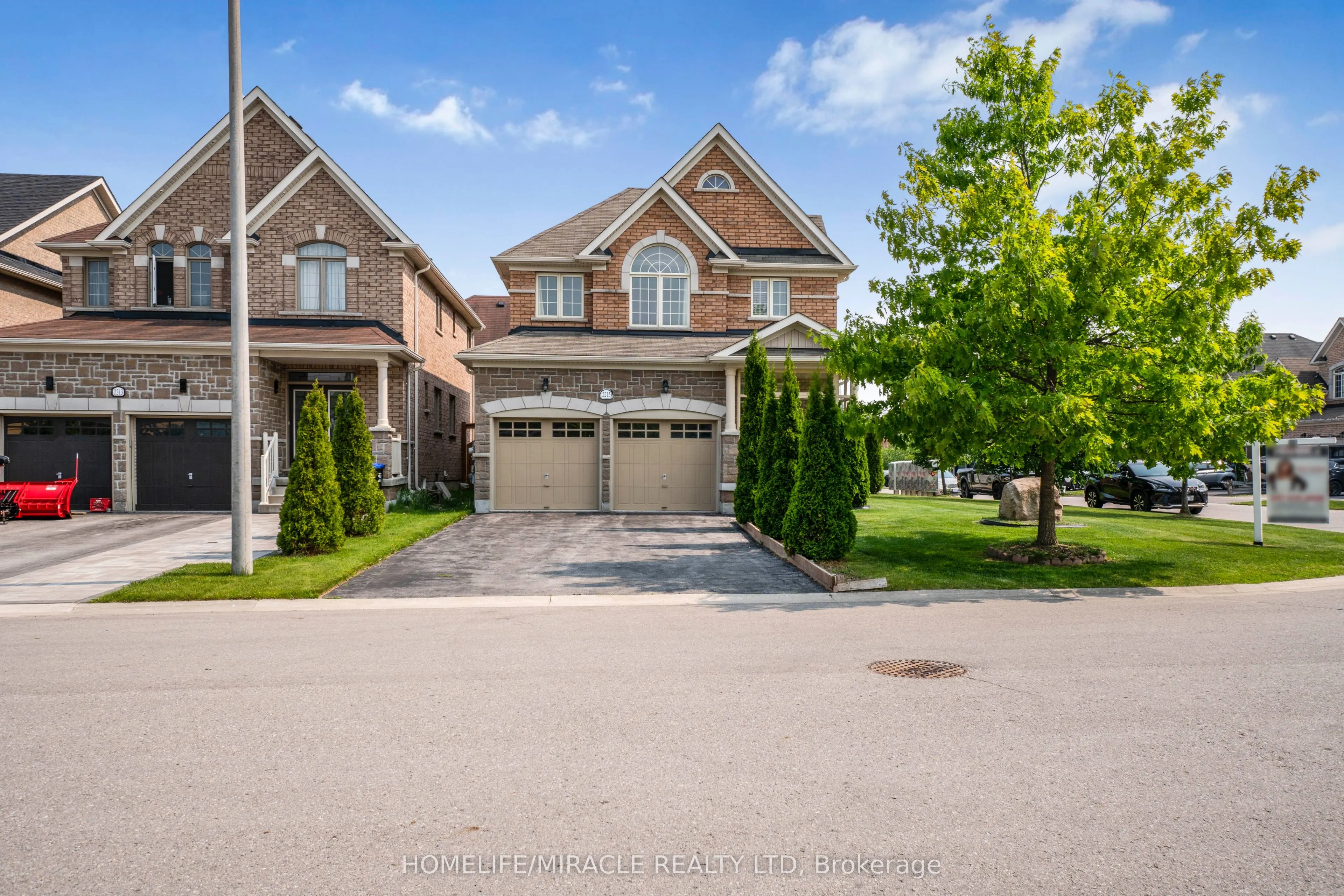 2215 Dawson Crescent