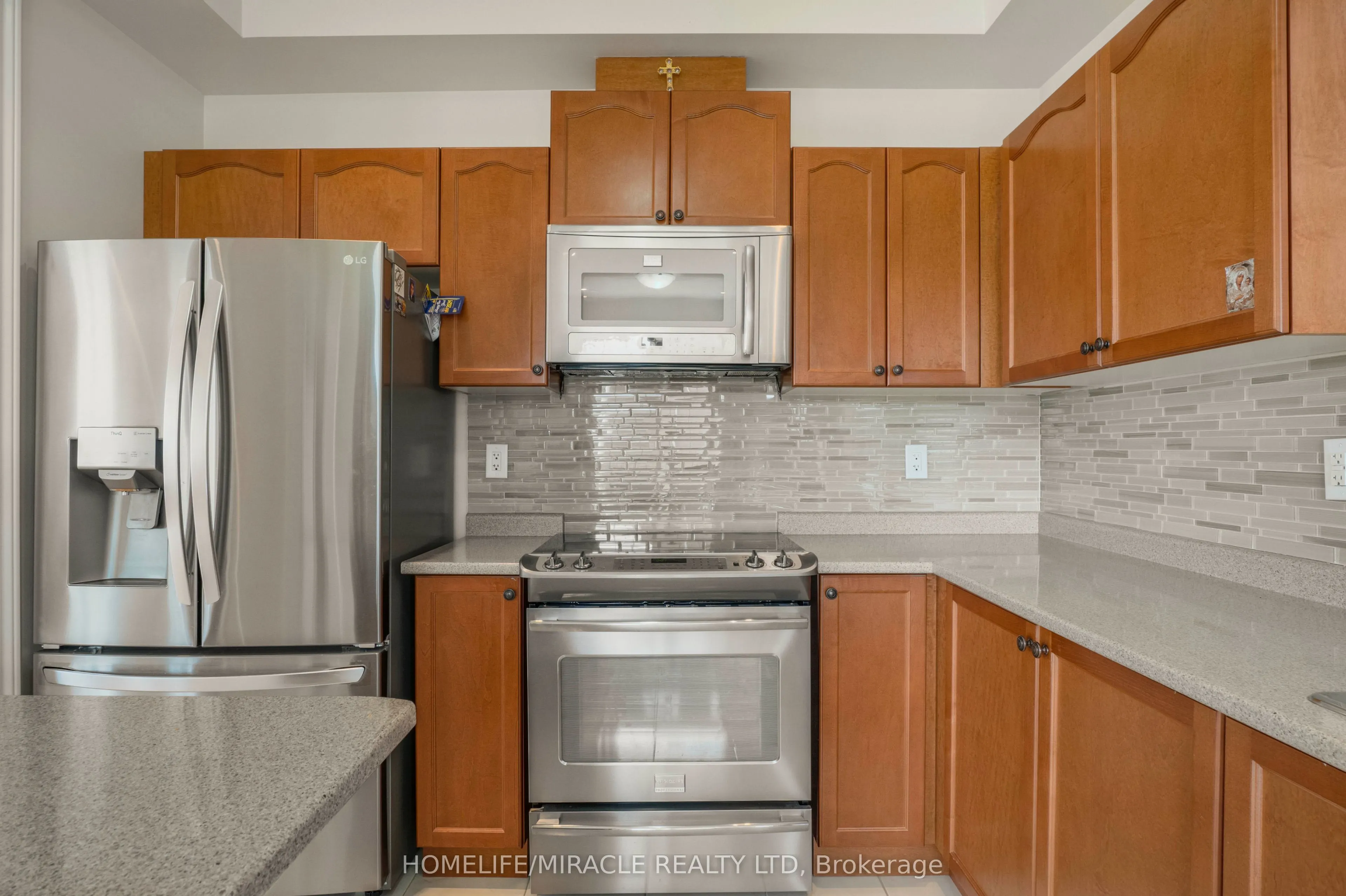 2215 Dawson Crescent