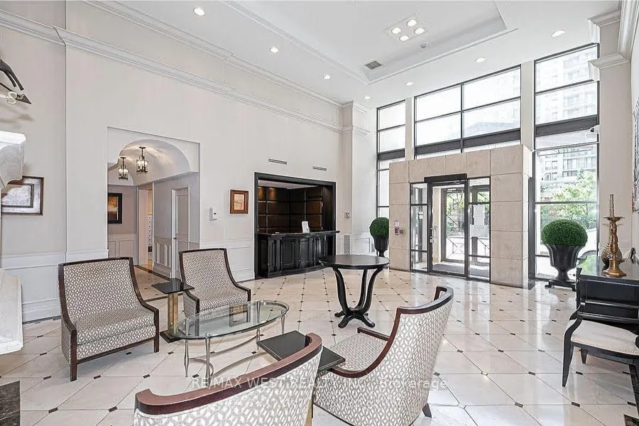 350 Red Maple Road, #802