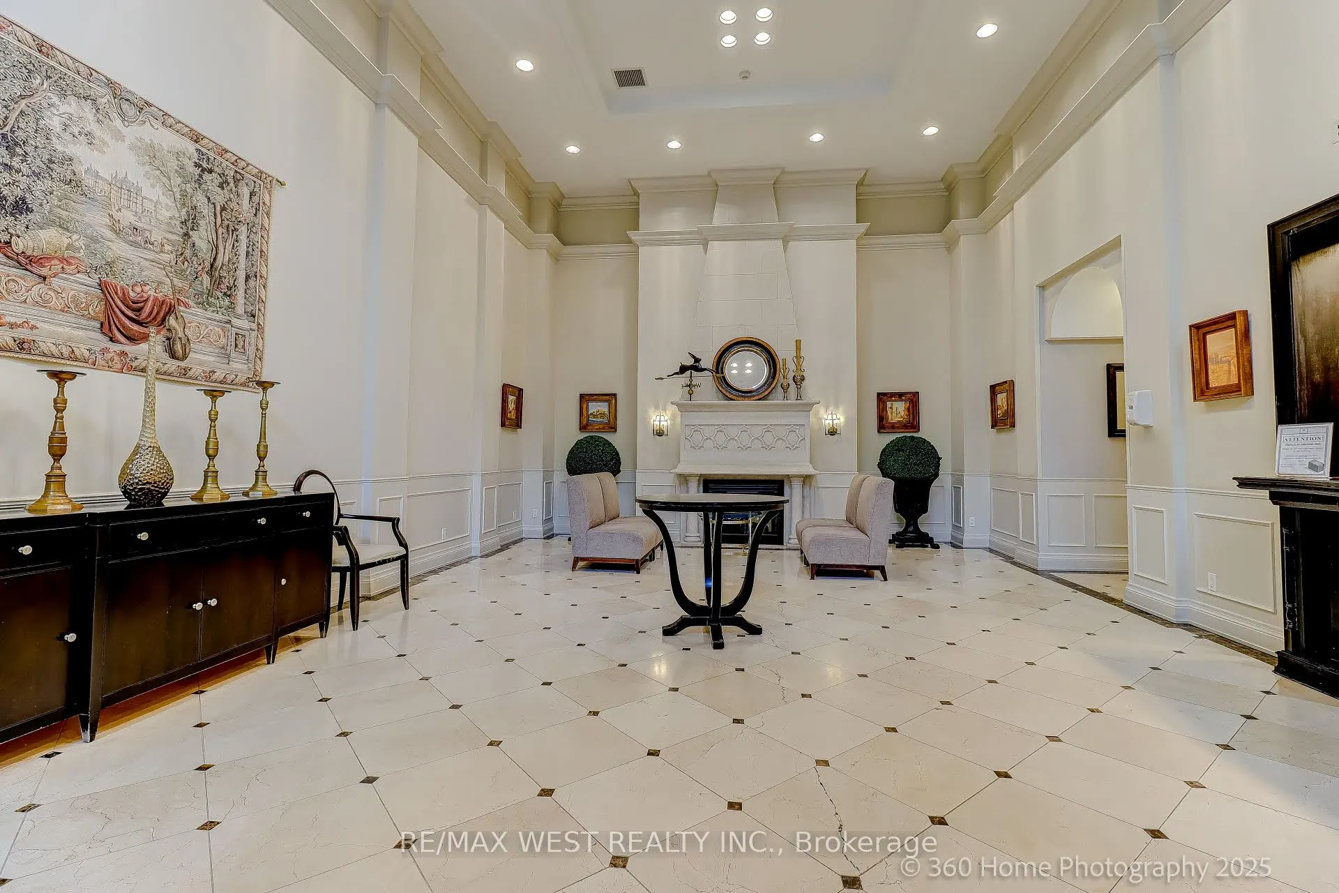 350 Red Maple Road, #802