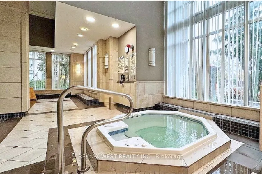 350 Red Maple Road, #802