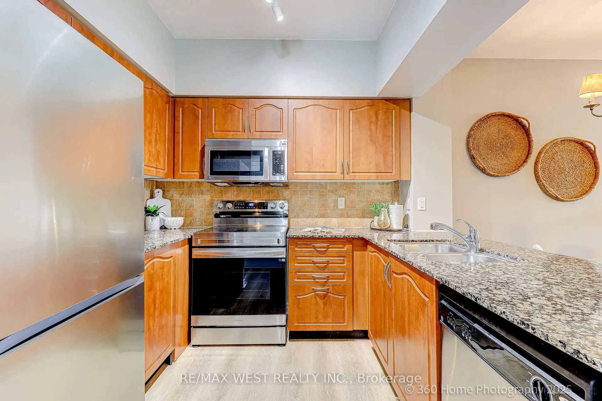 350 Red Maple Road, #802