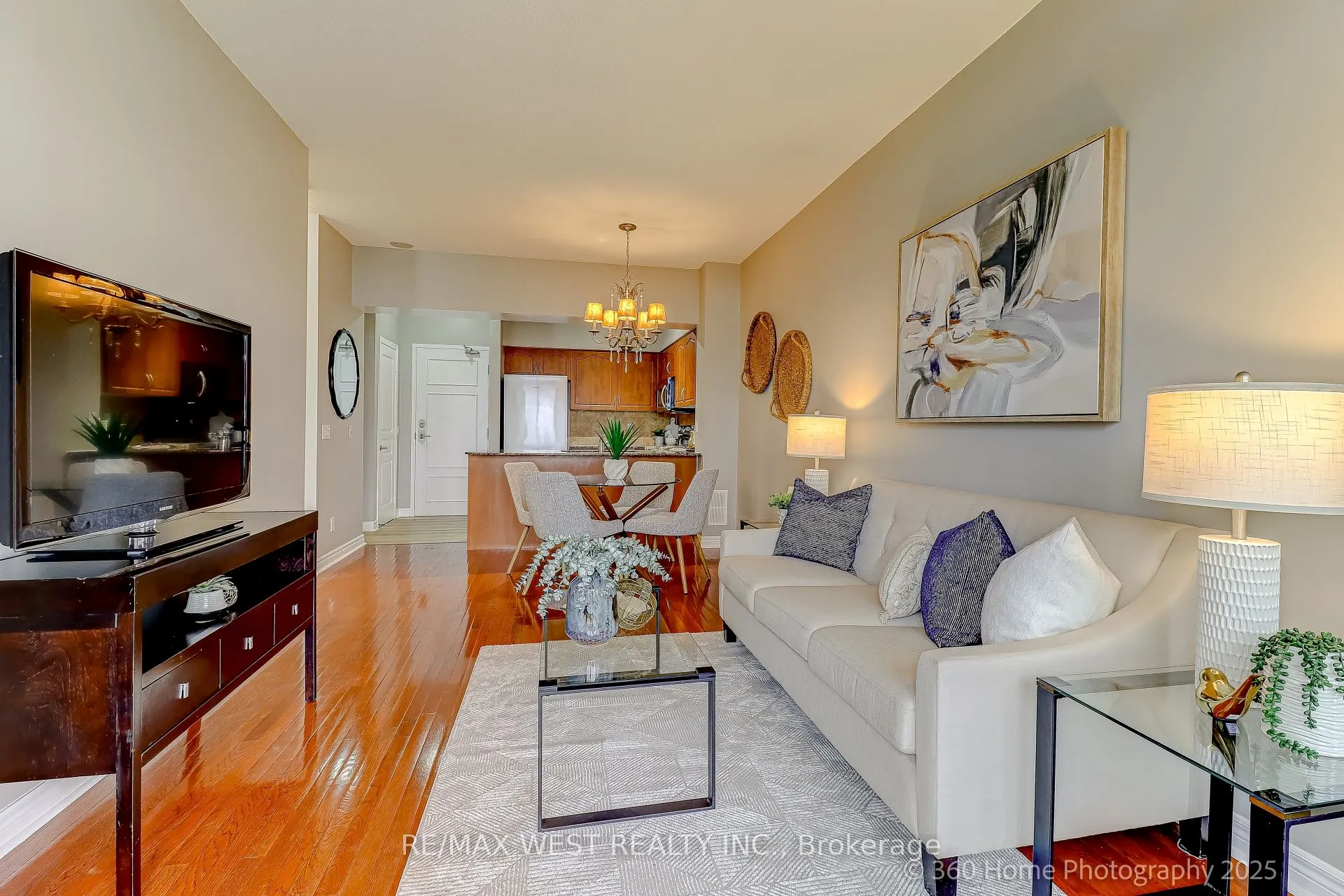 350 Red Maple Road, #802