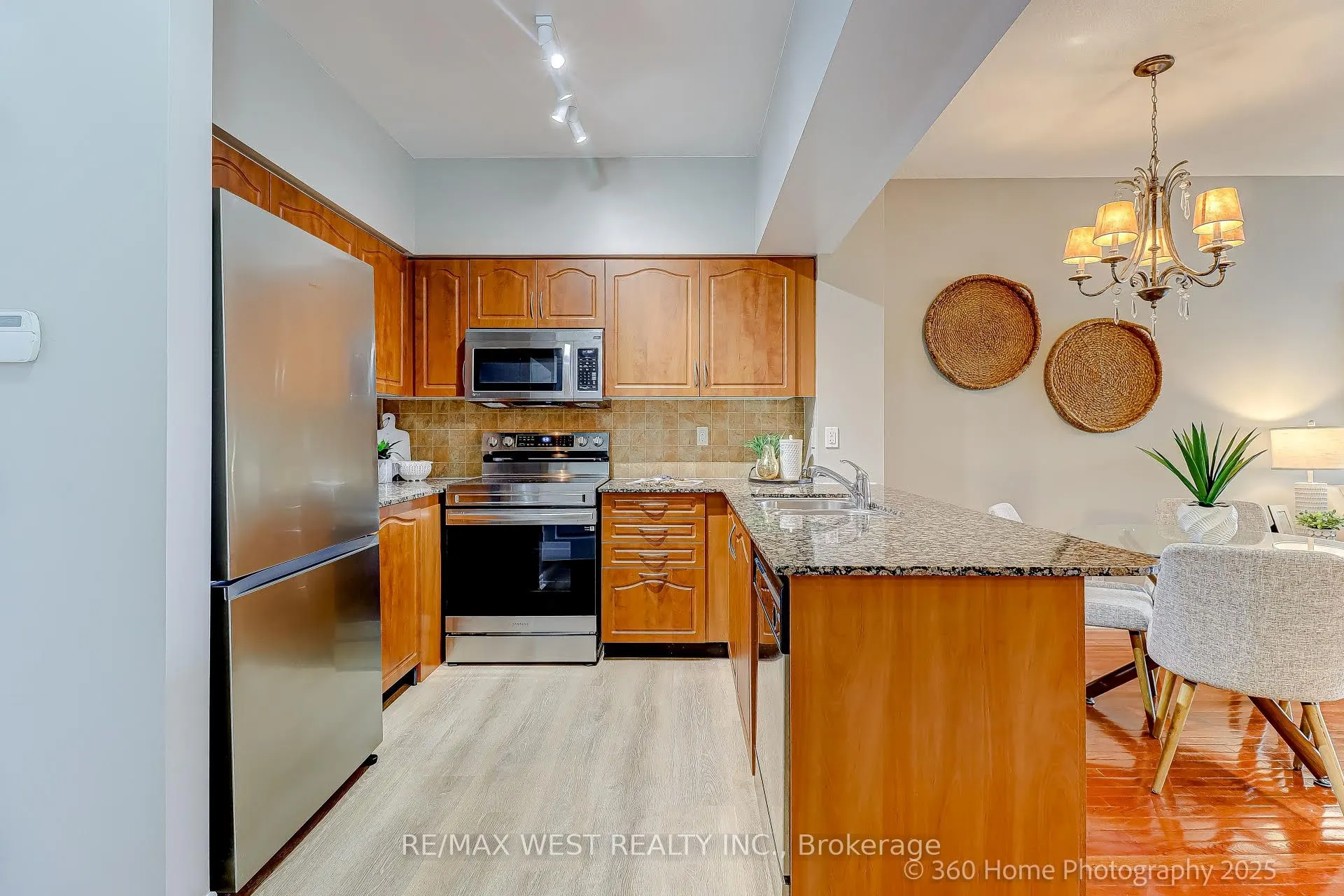 350 Red Maple Road, #802