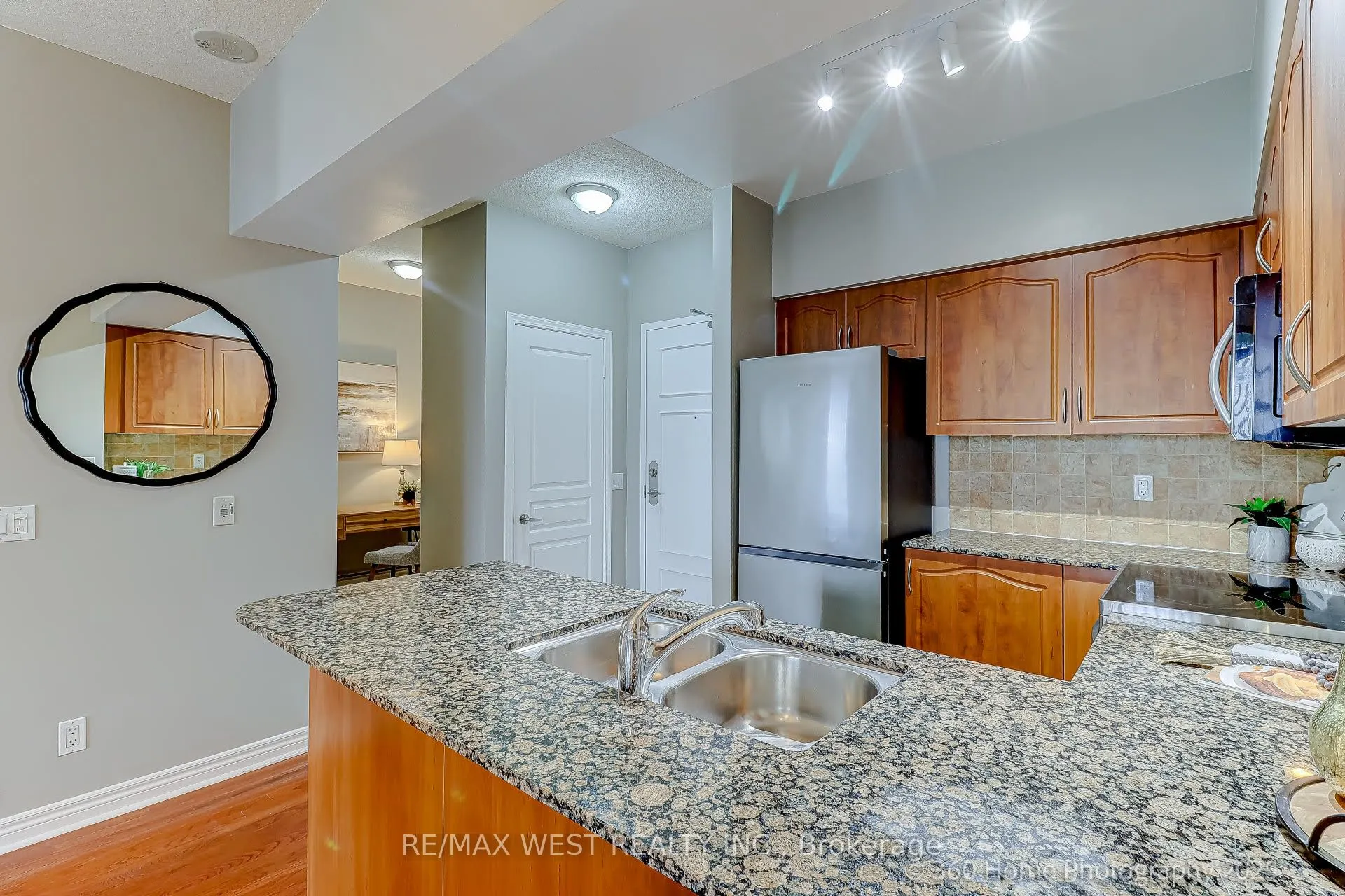 350 Red Maple Road, #802