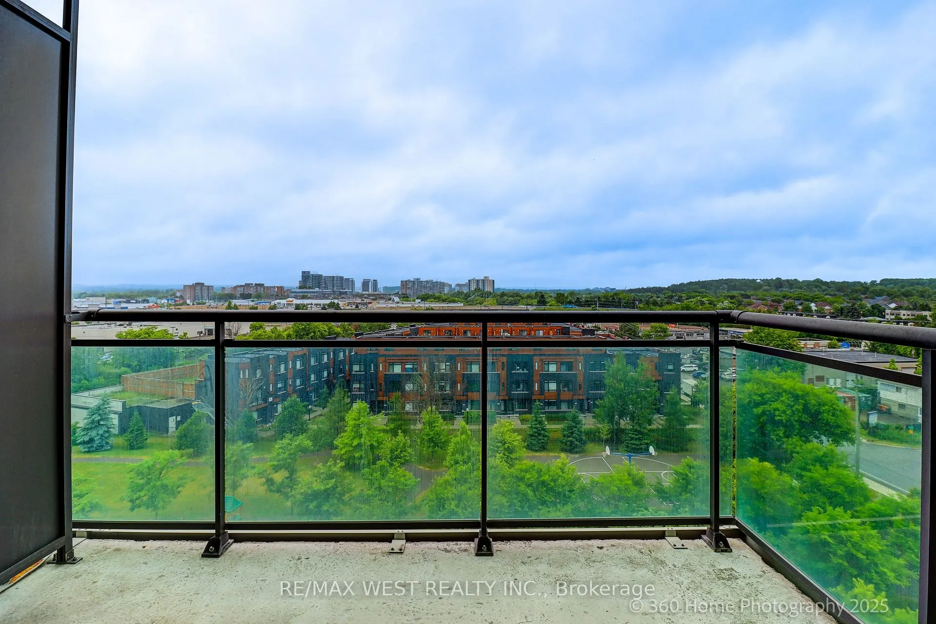 350 Red Maple Road, #802