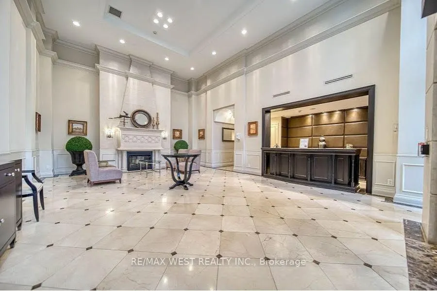 350 Red Maple Road, #802