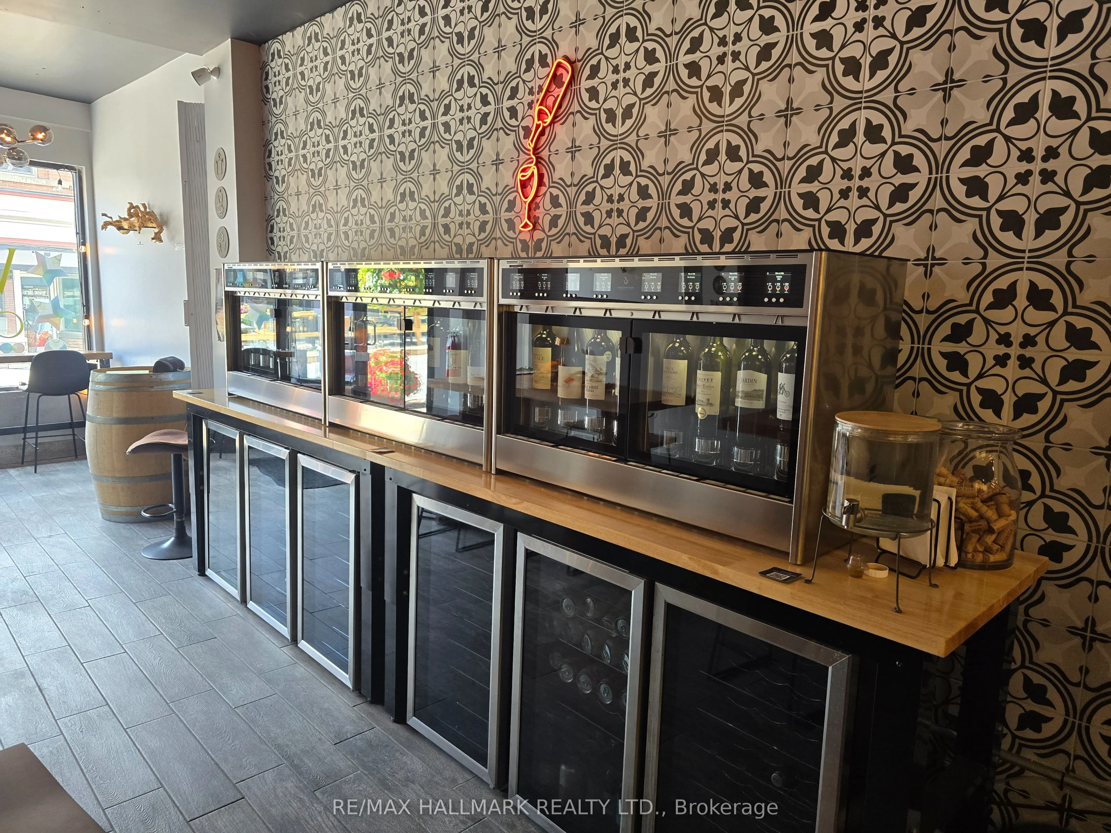 186 Main Street S