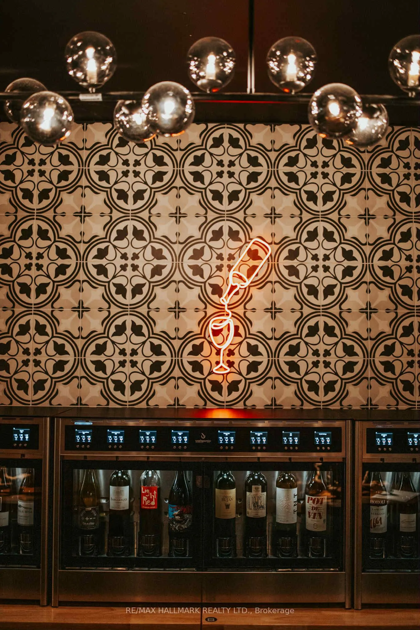 186 Main Street S