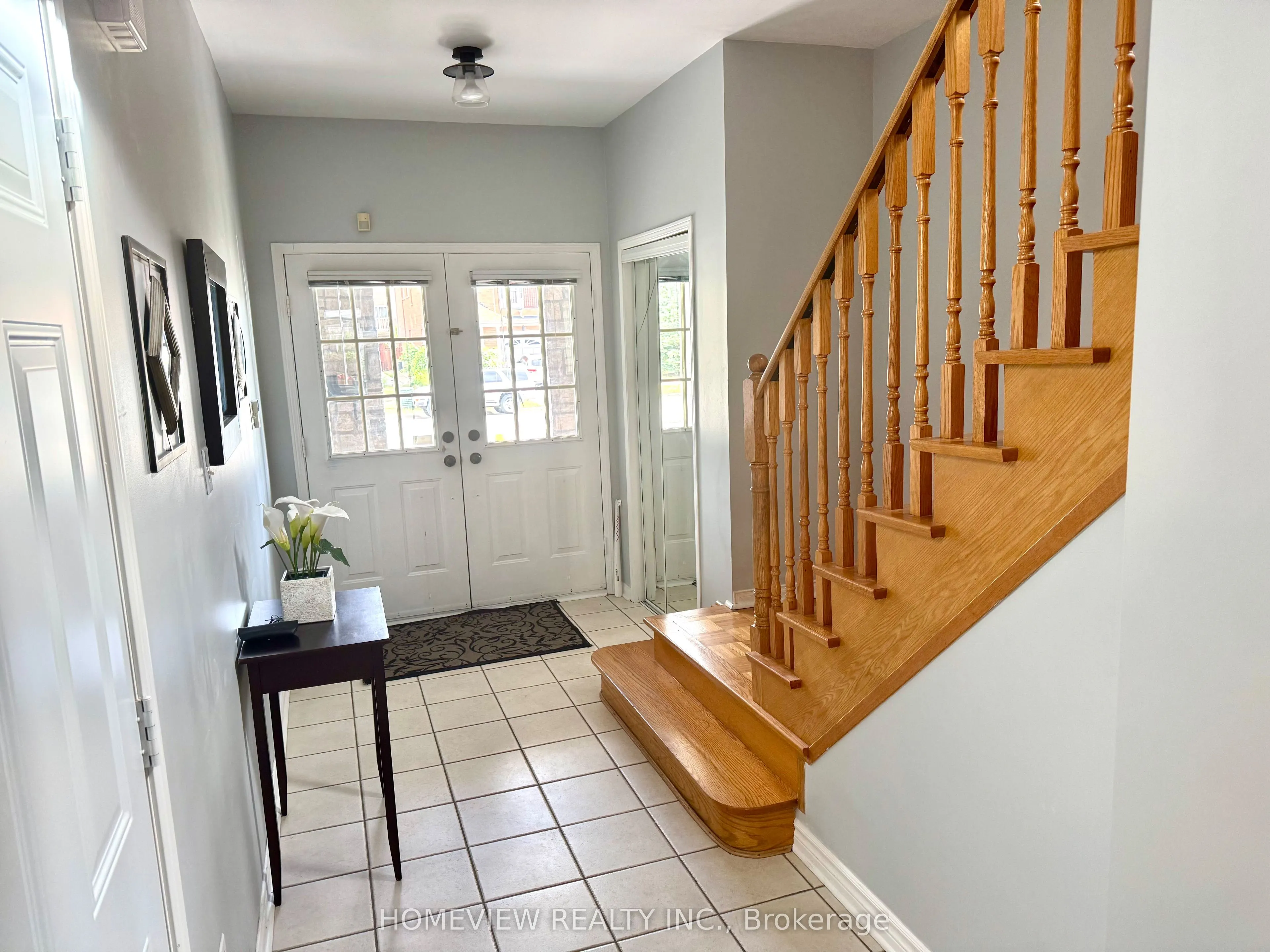 18 Blue Willow Drive E, #Upper Section