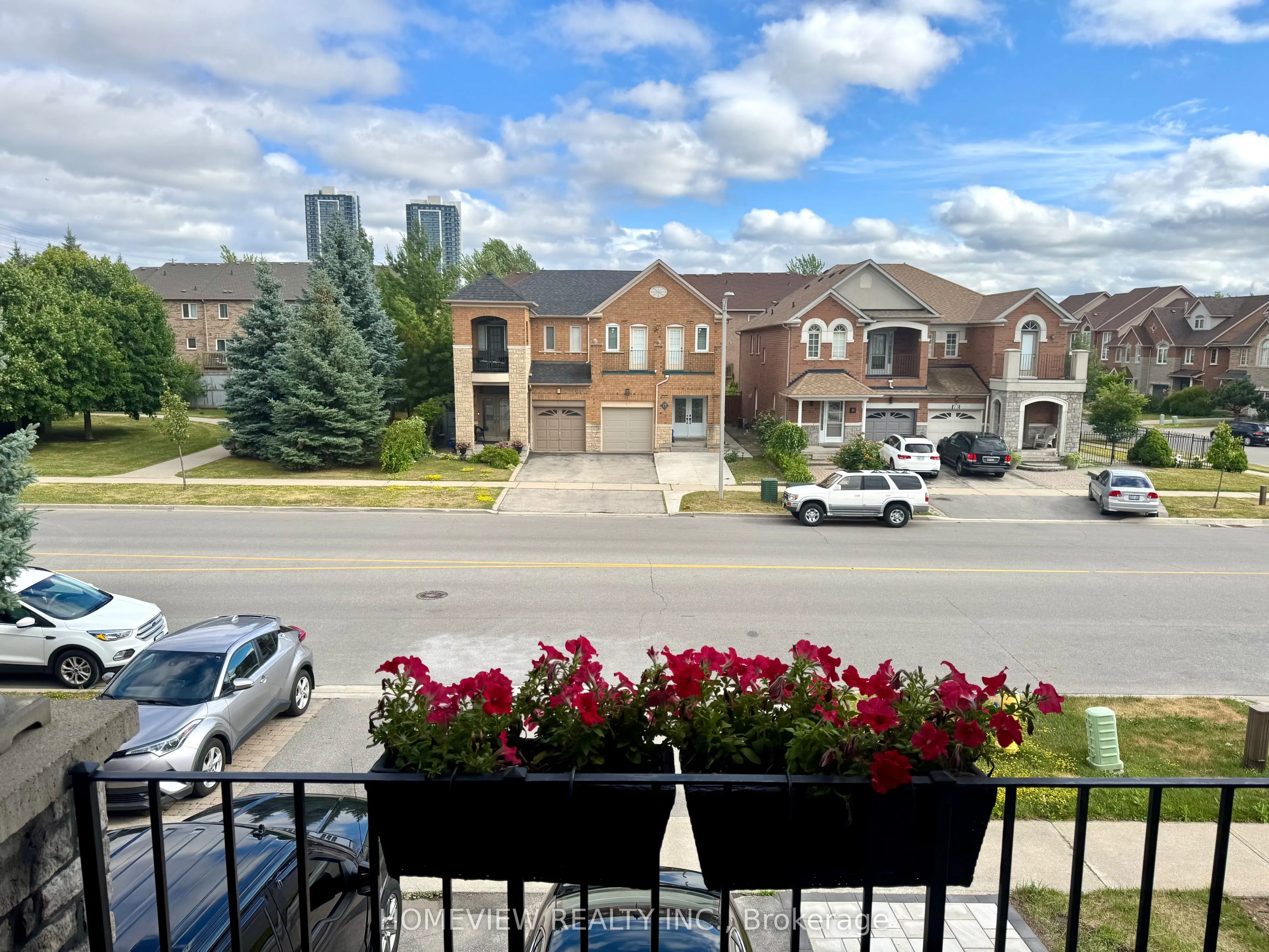 18 Blue Willow Drive E, #Upper Section