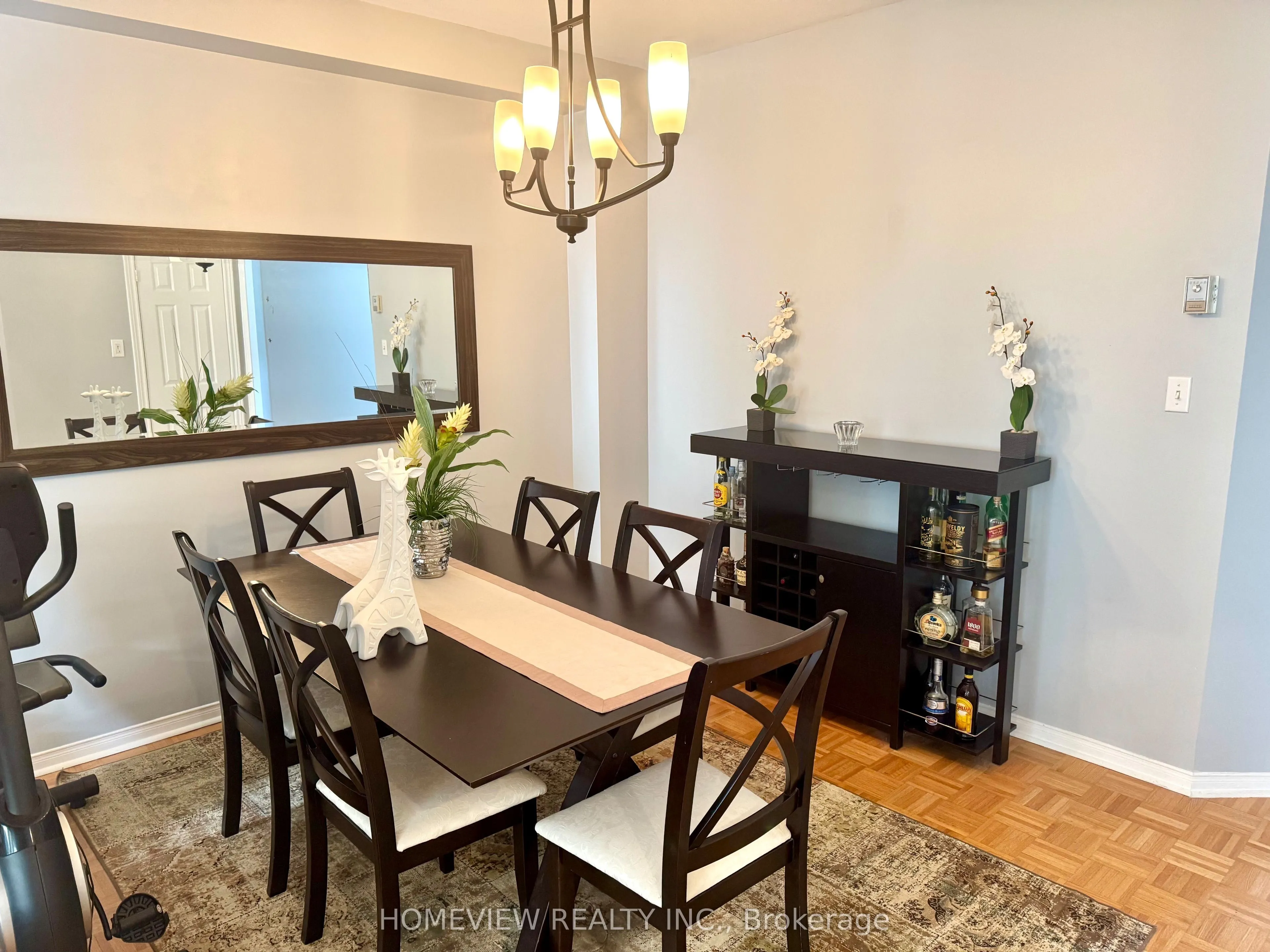 18 Blue Willow Drive E, #Upper Section