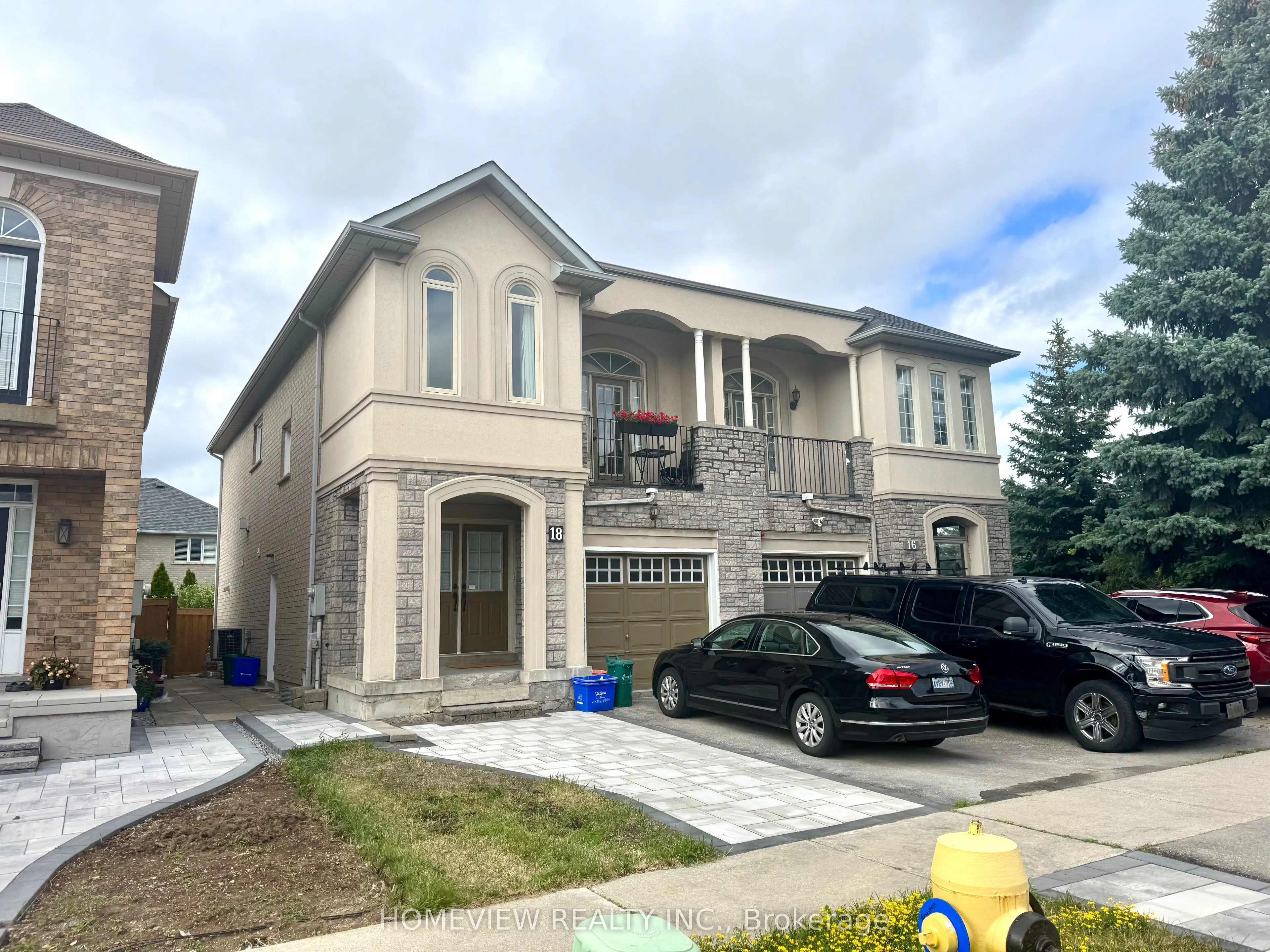 18 Blue Willow Drive E, #Upper Section
