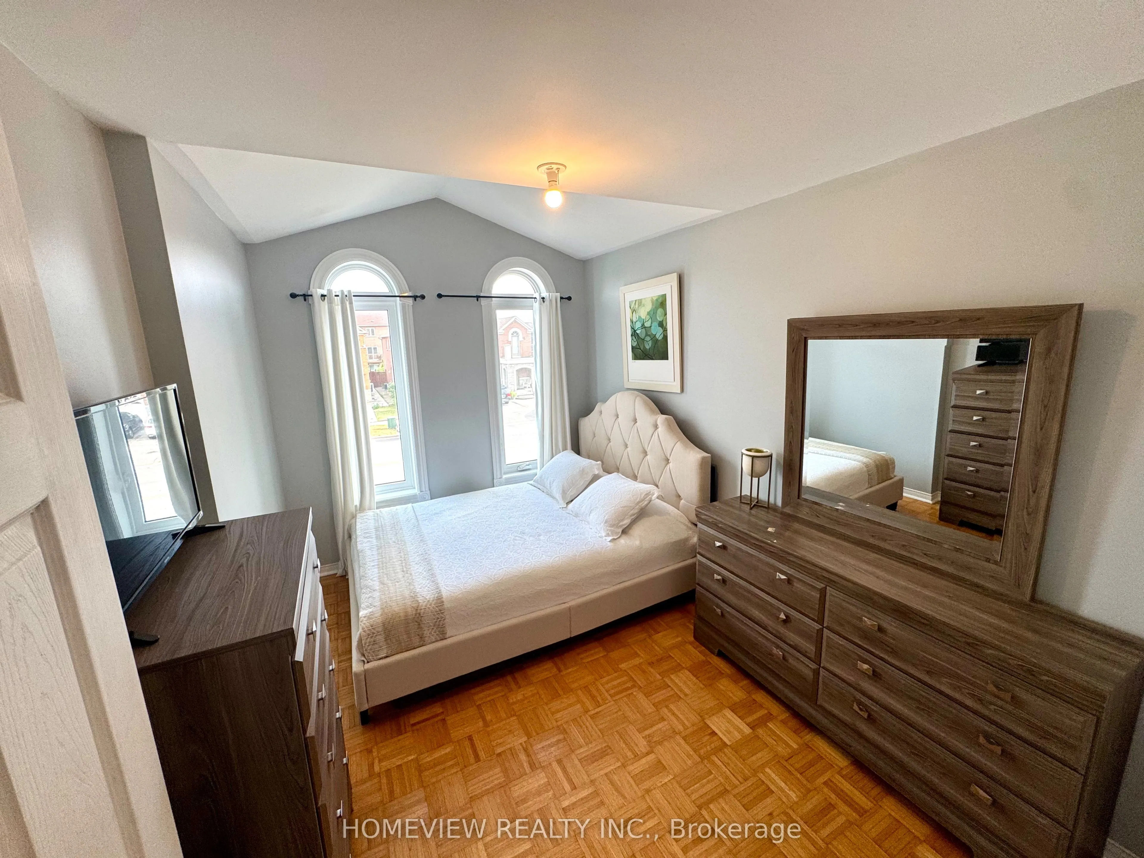 18 Blue Willow Drive E, #Upper Section