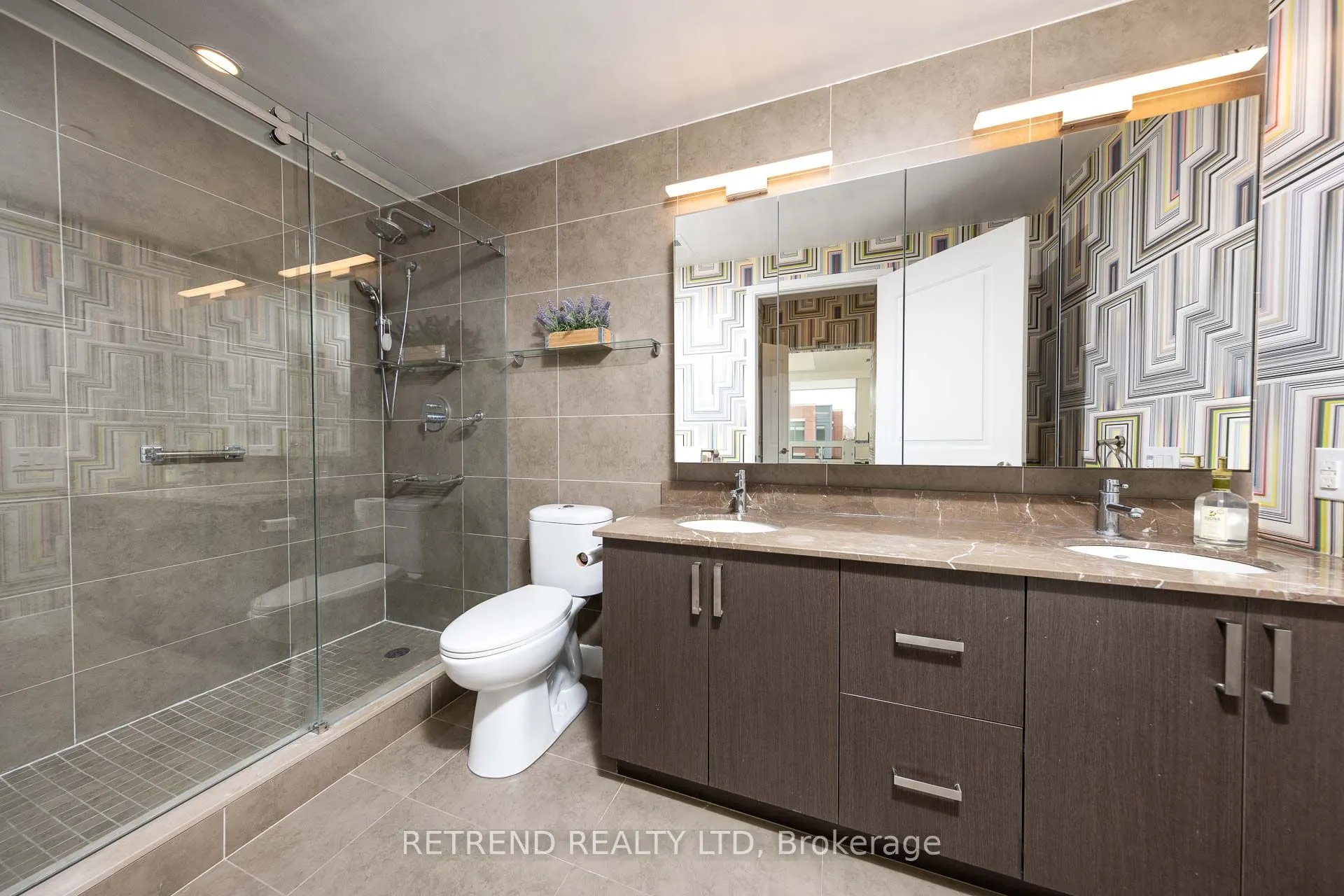 7608 Yonge Street, #541