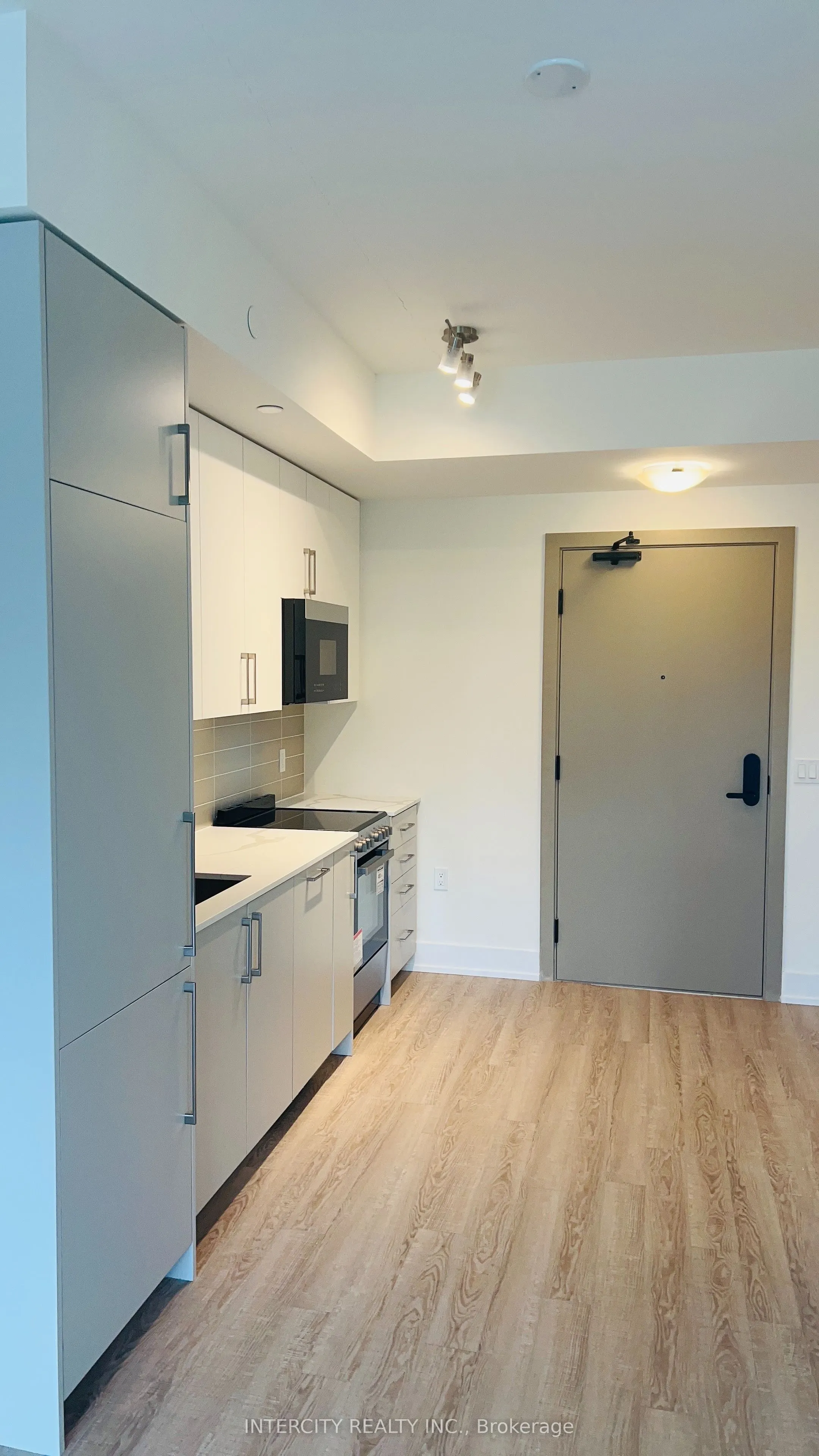 2075 King Road, #331