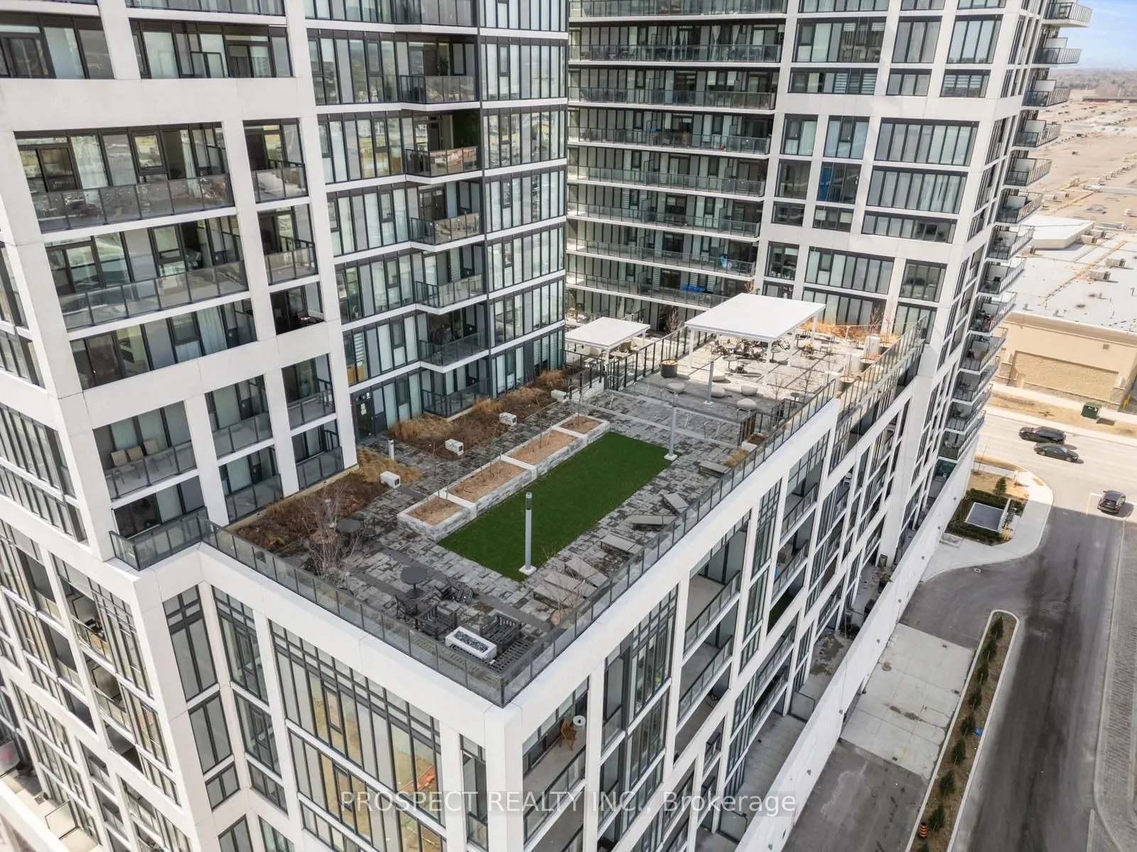 9000 Jane Street, #708