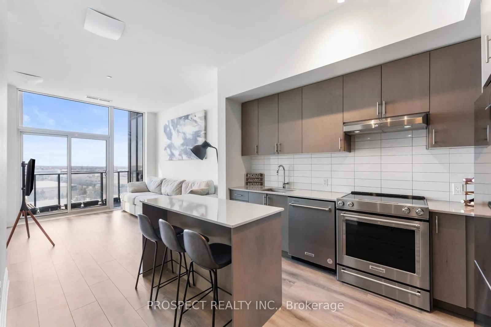 9000 Jane Street, #708