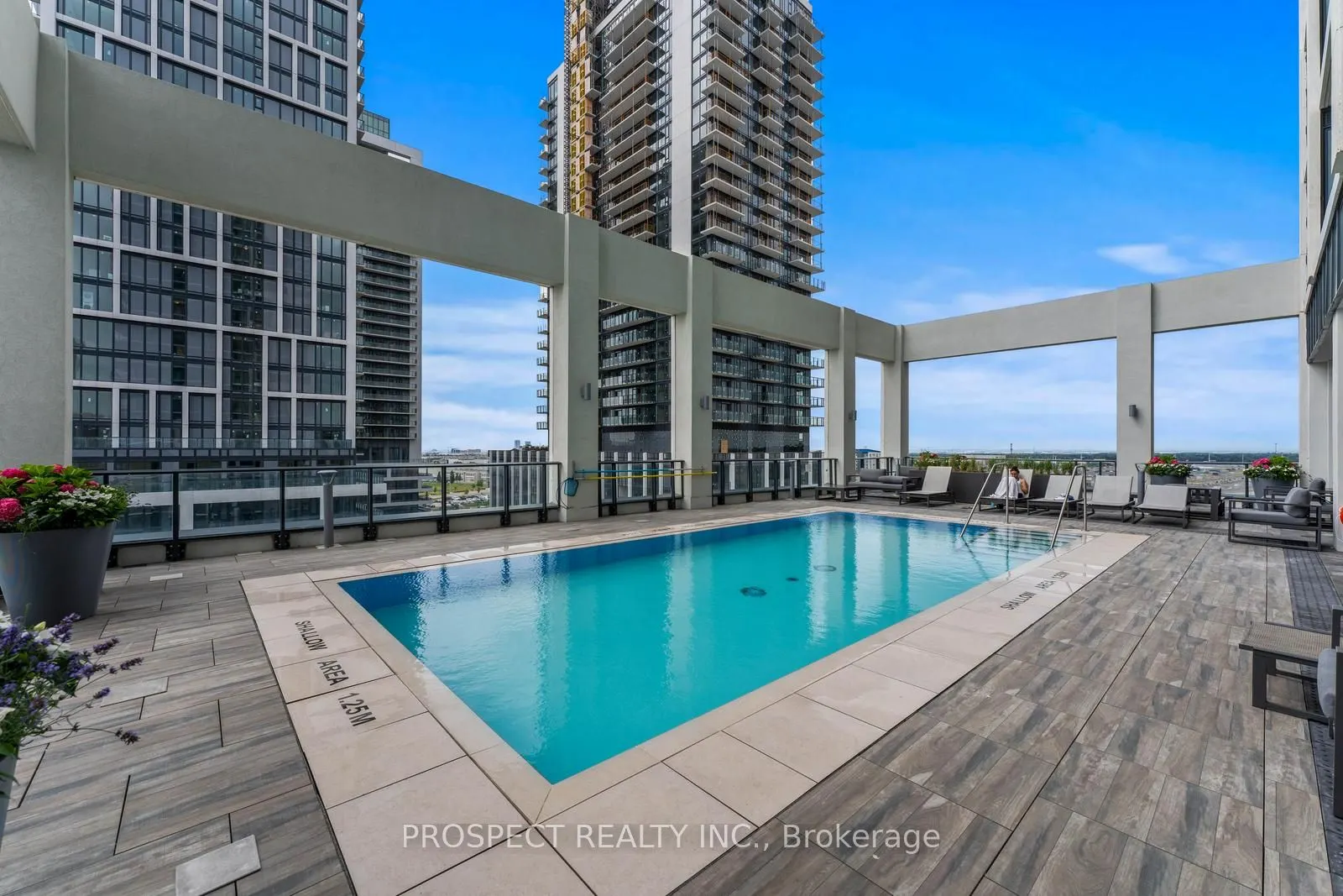 9000 Jane Street, #708