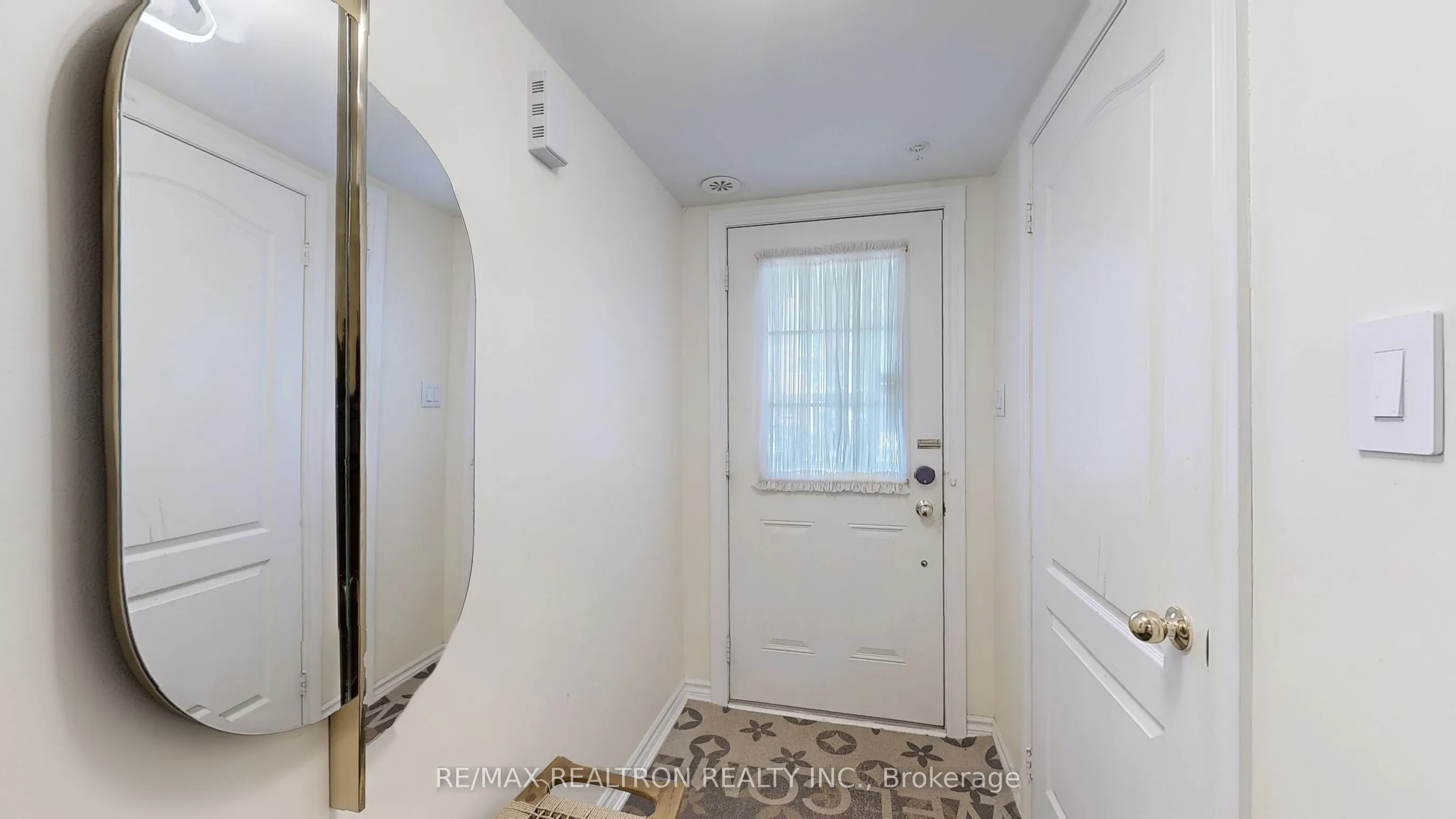48 Cathedral High Street, #Upper Level
