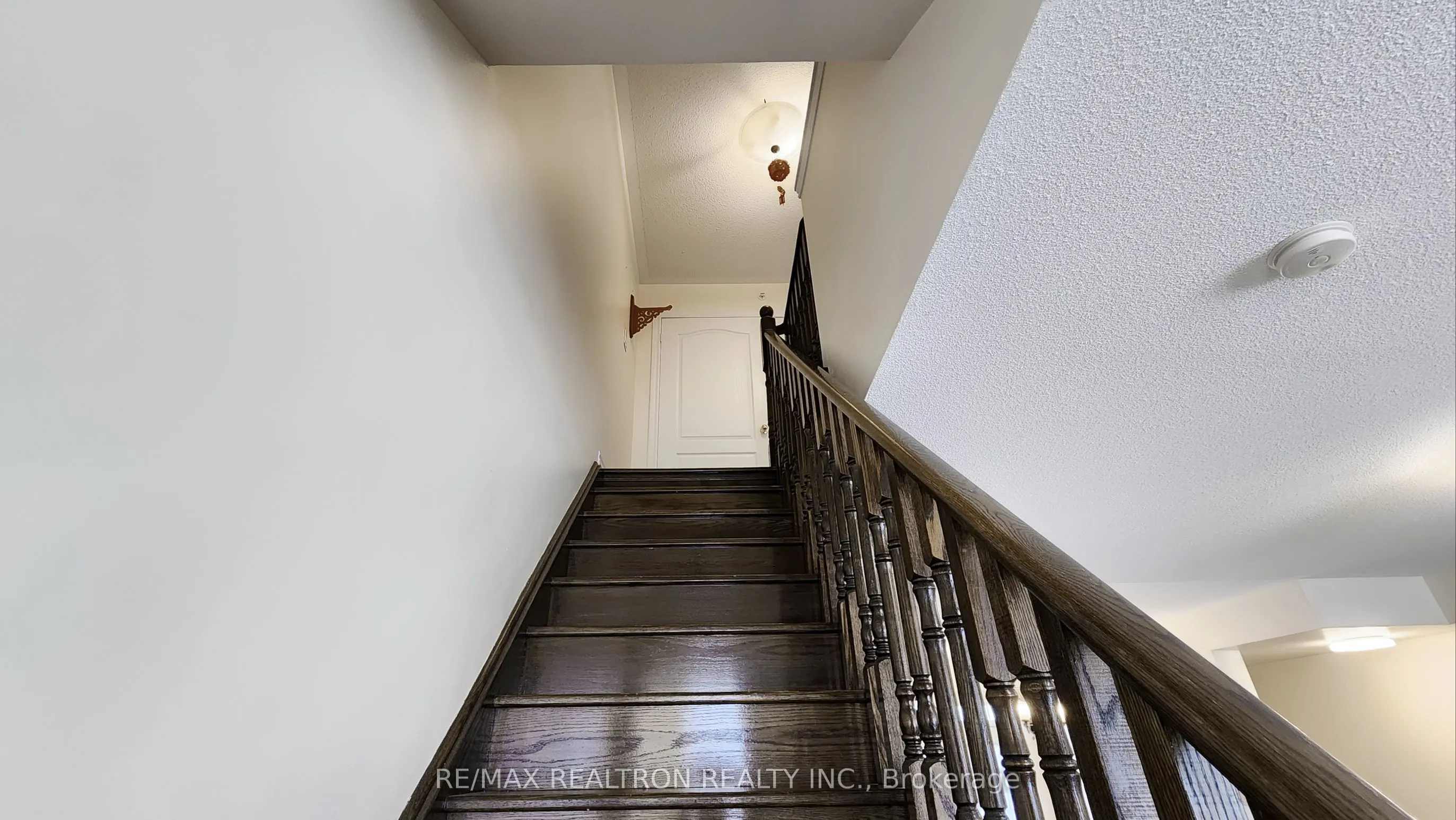 48 Cathedral High Street, #Upper Level
