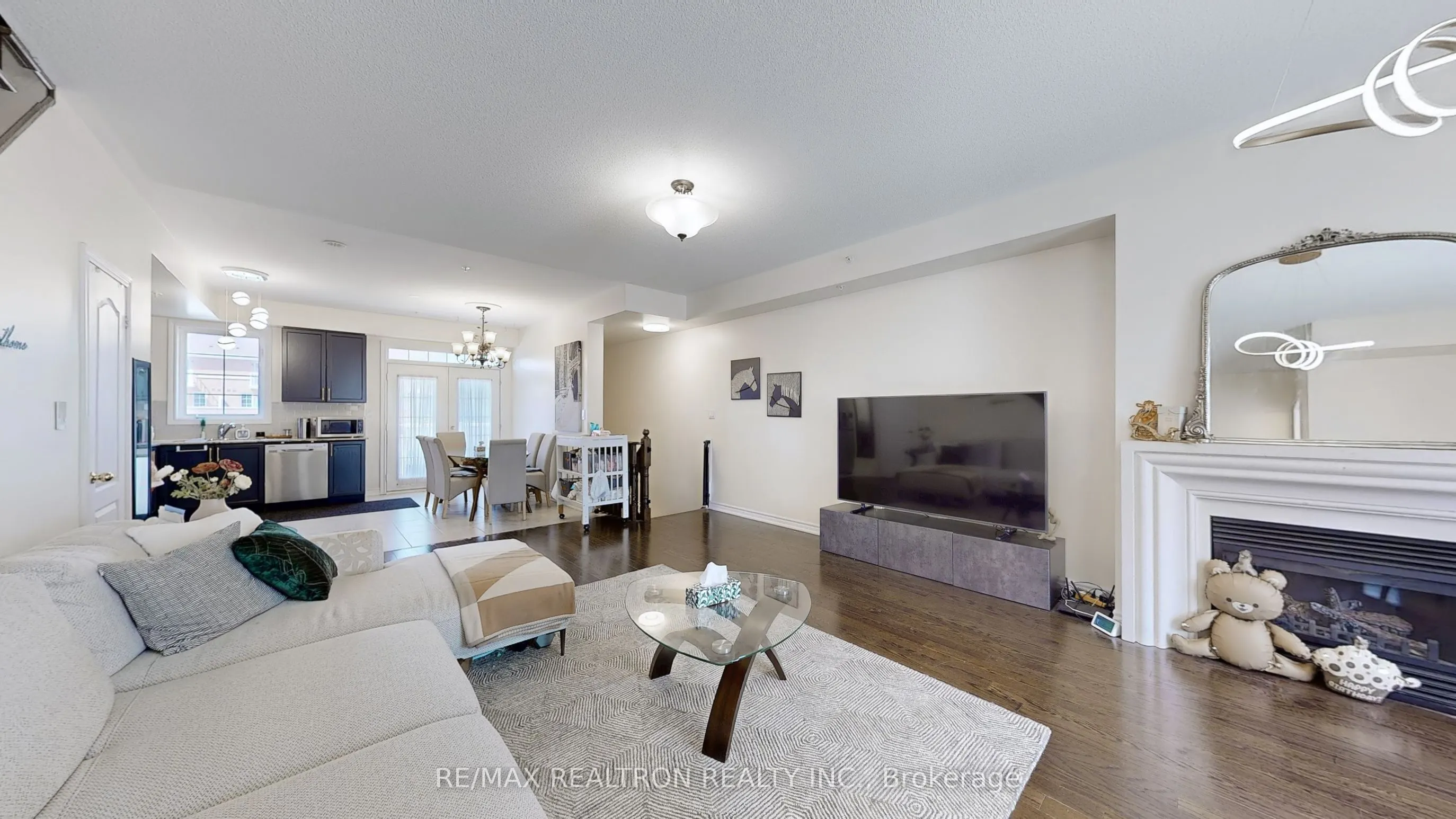 48 Cathedral High Street, #Upper Level