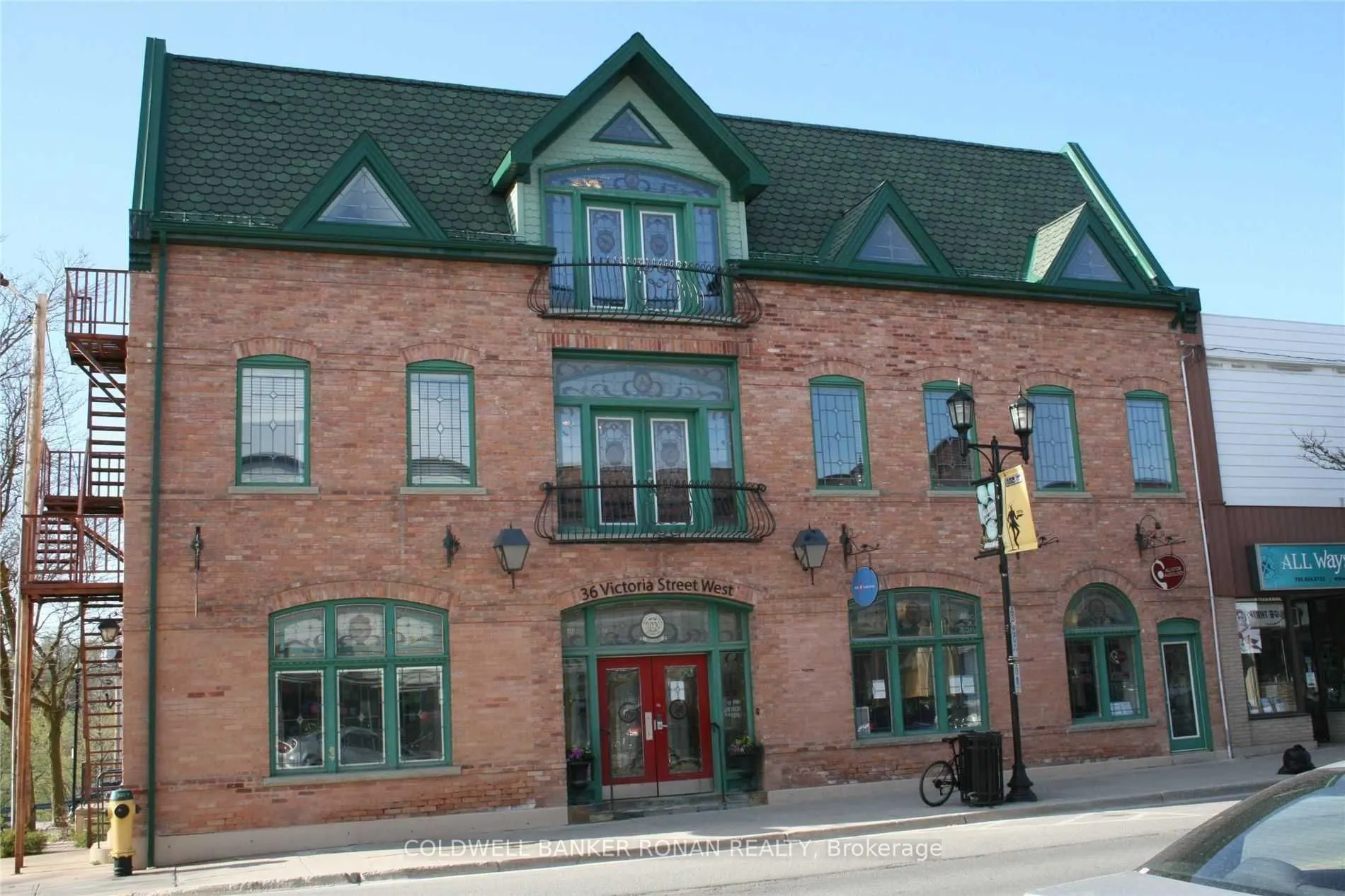 36 Victoria Street W, #204
