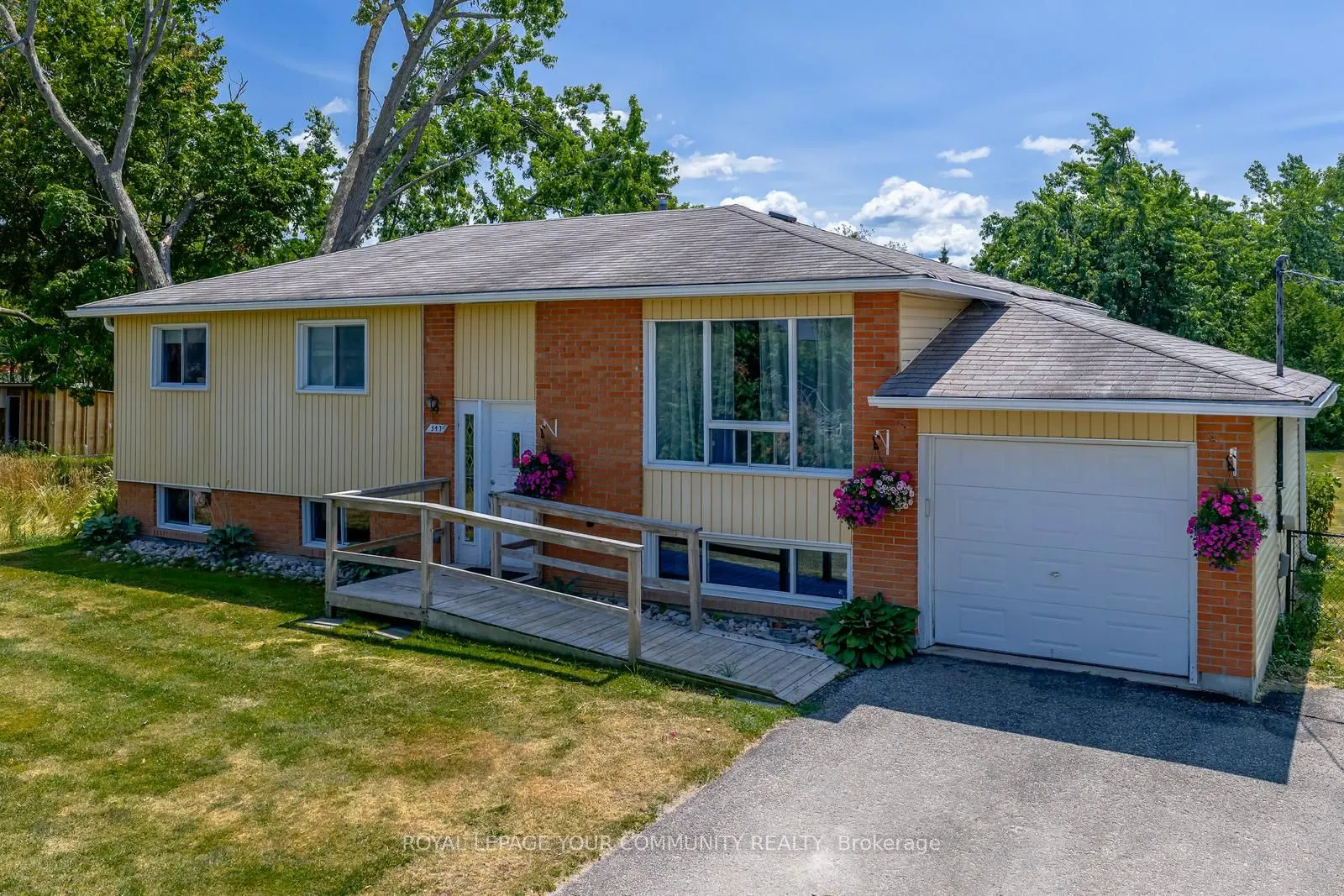347 Lakeland Crescent
