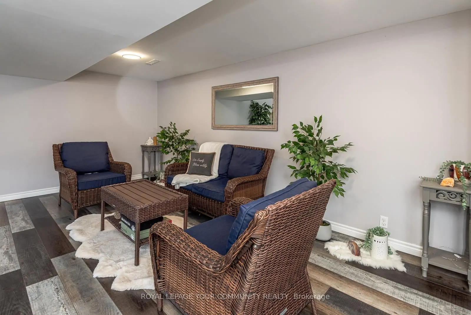 347 Lakeland Crescent
