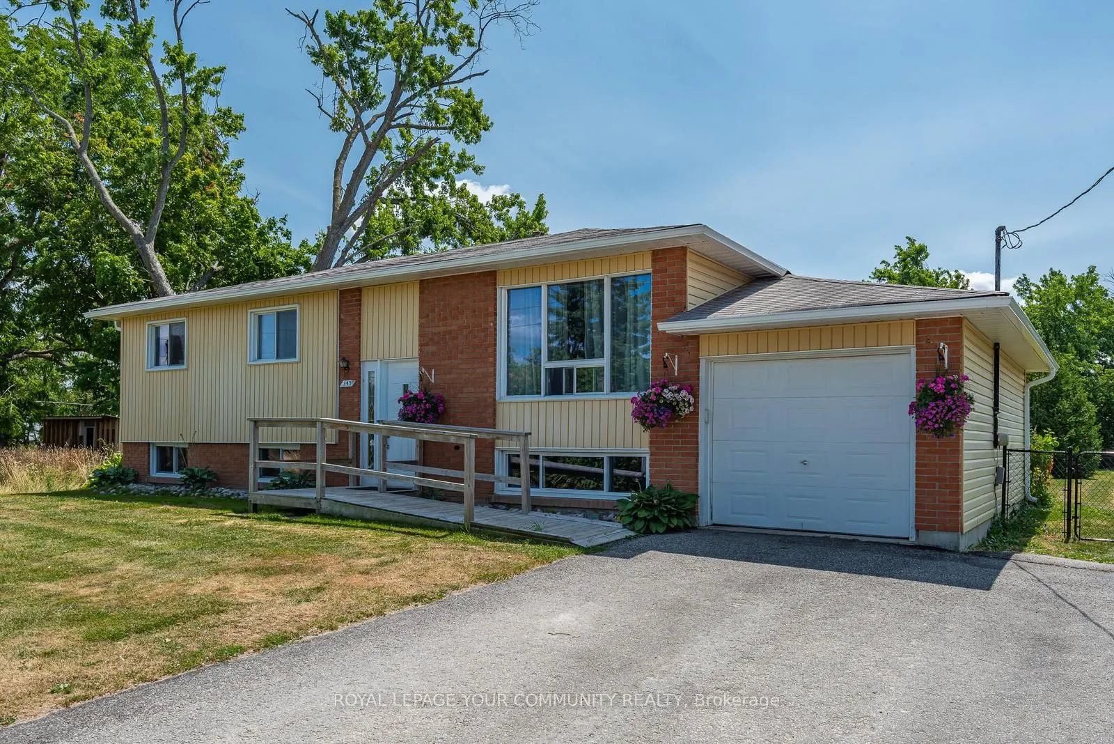 347 Lakeland Crescent
