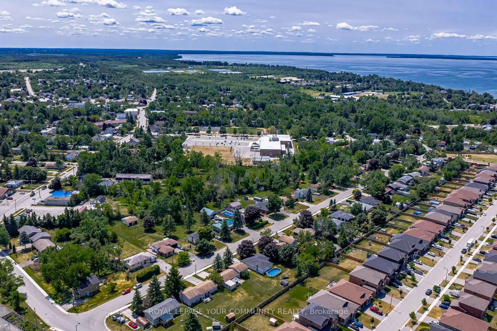 347 Lakeland Crescent