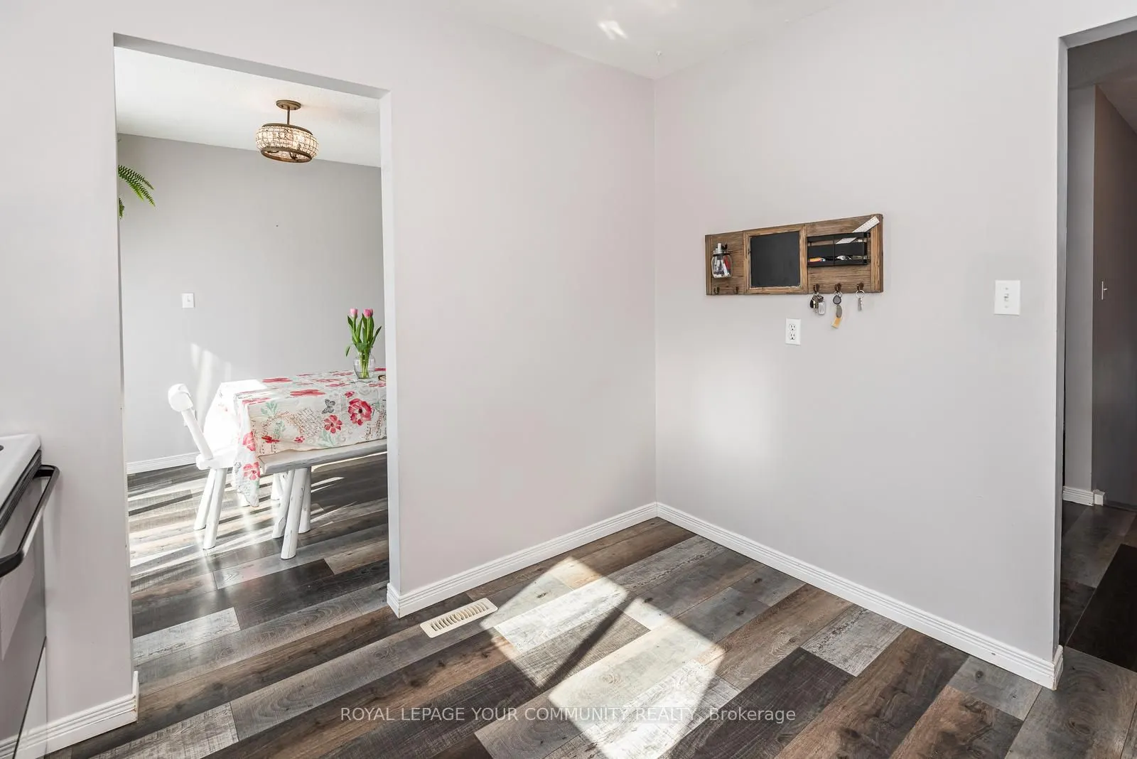 347 Lakeland Crescent