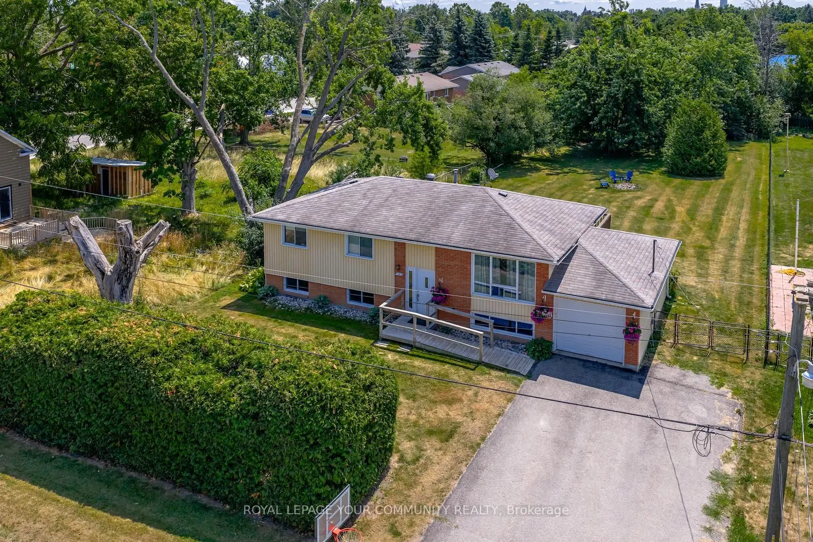 347 Lakeland Crescent