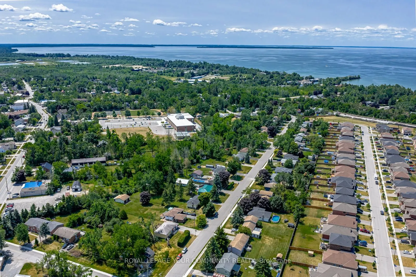 347 Lakeland Crescent