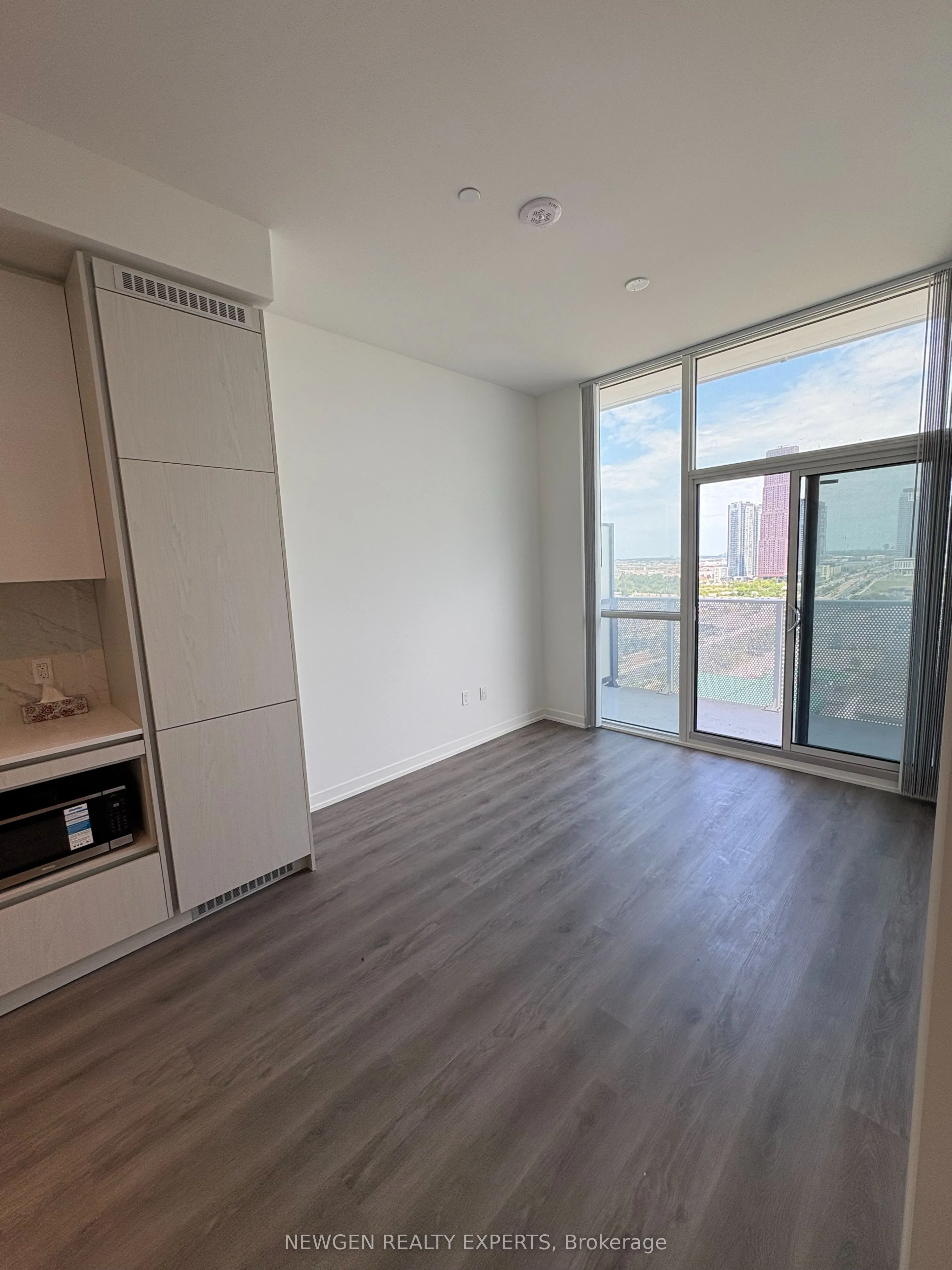 28 Interchange Way, #1907