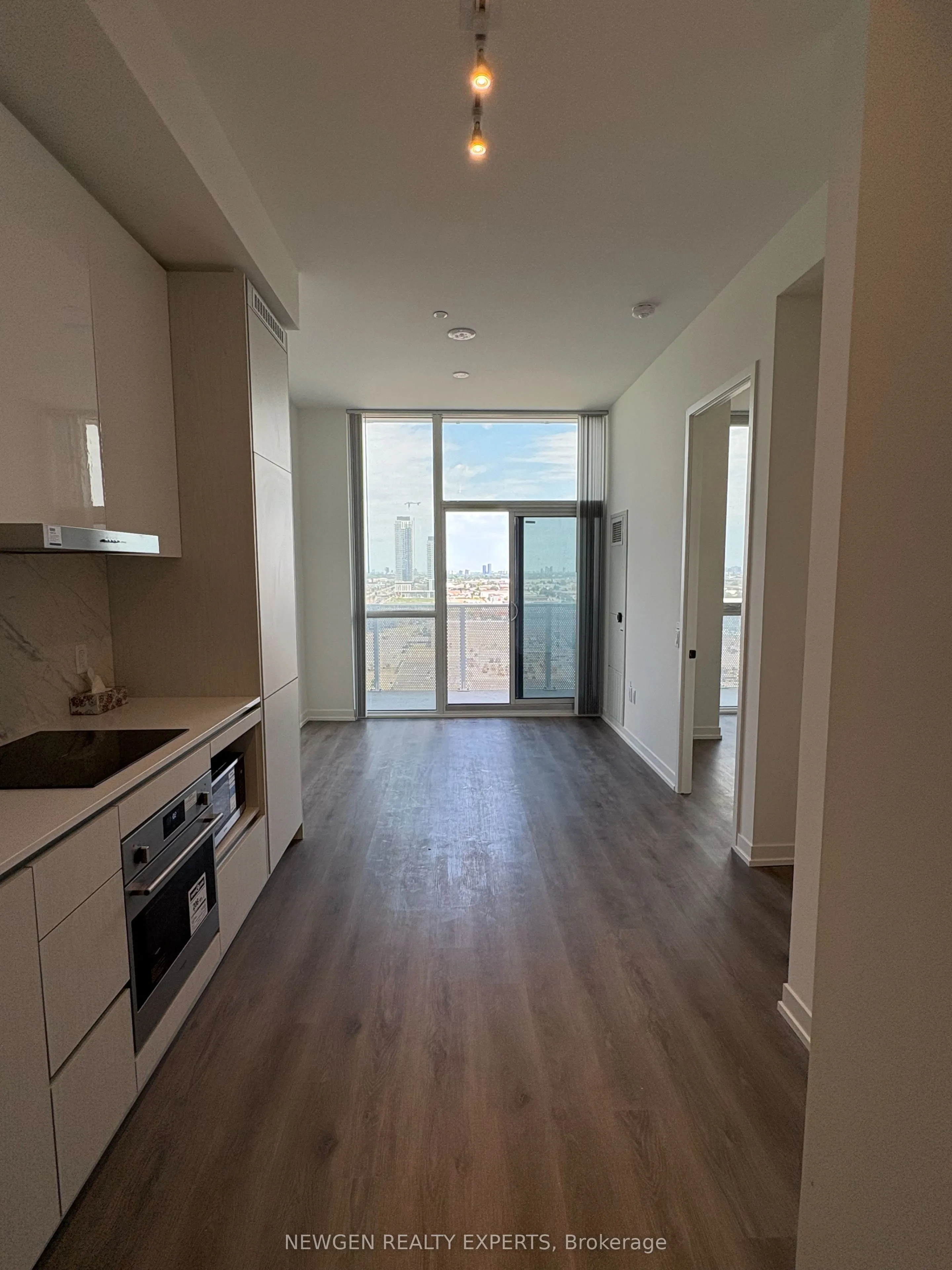 28 Interchange Way, #1907
