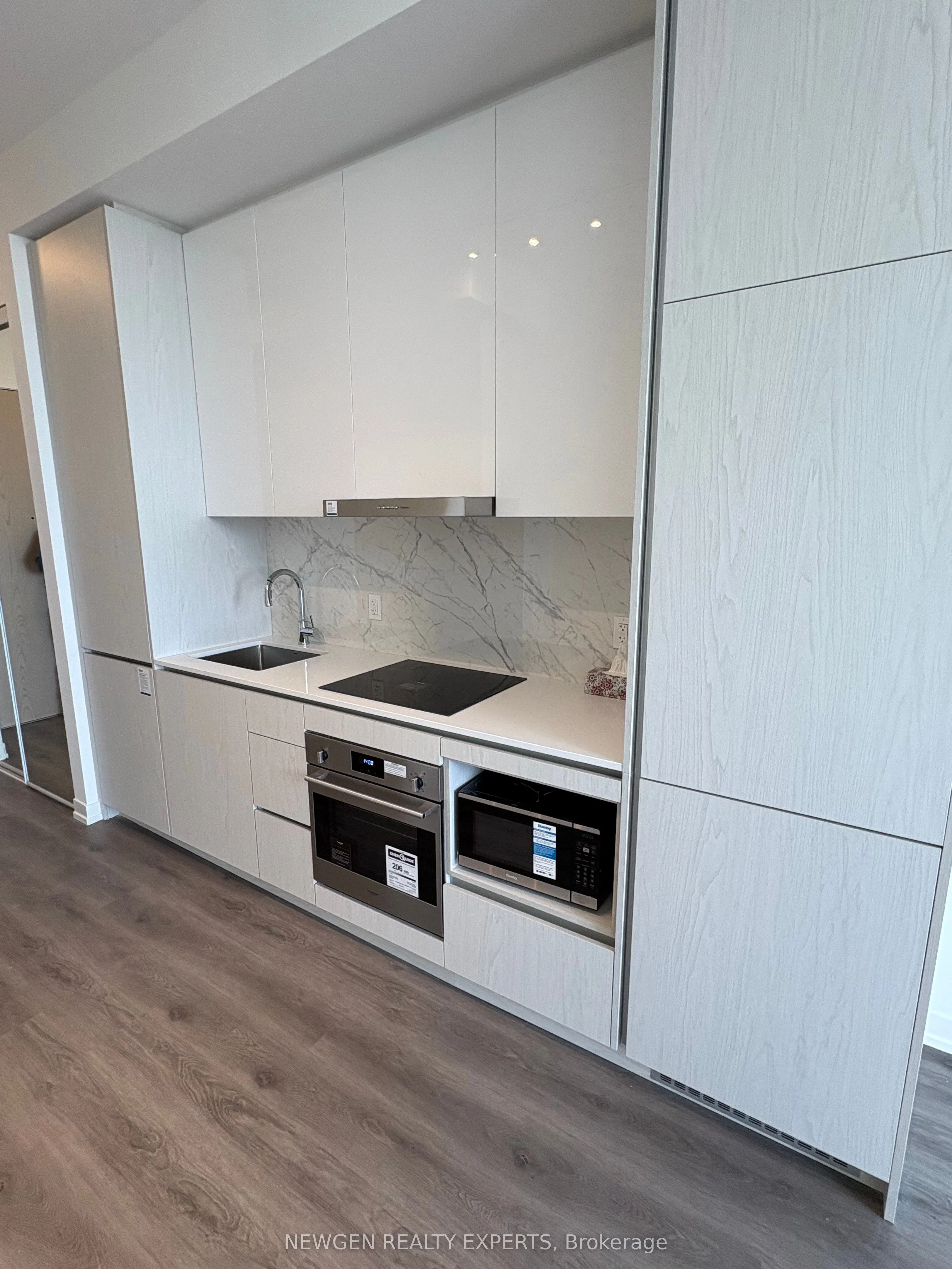 28 Interchange Way, #1907