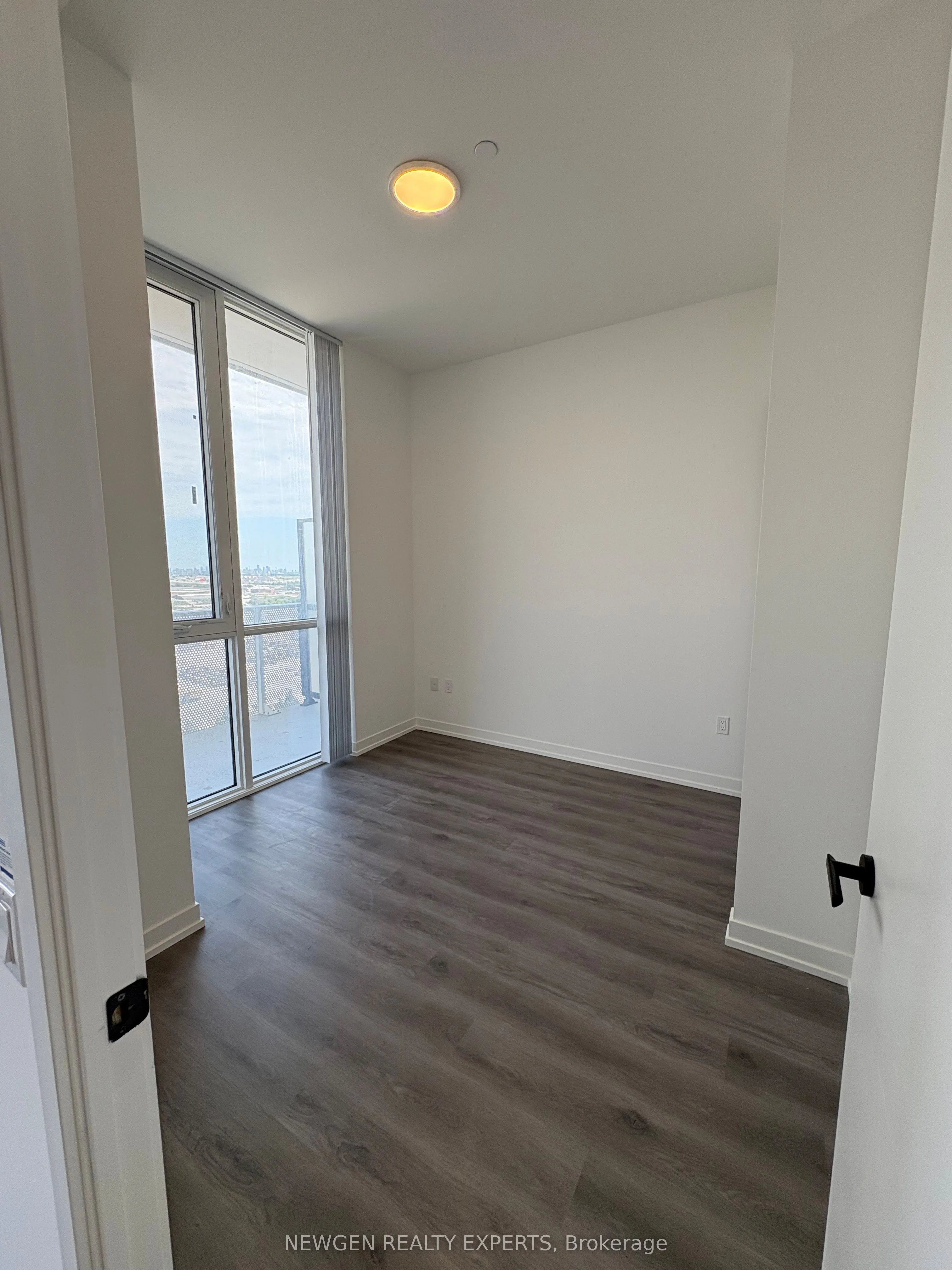 28 Interchange Way, #1907