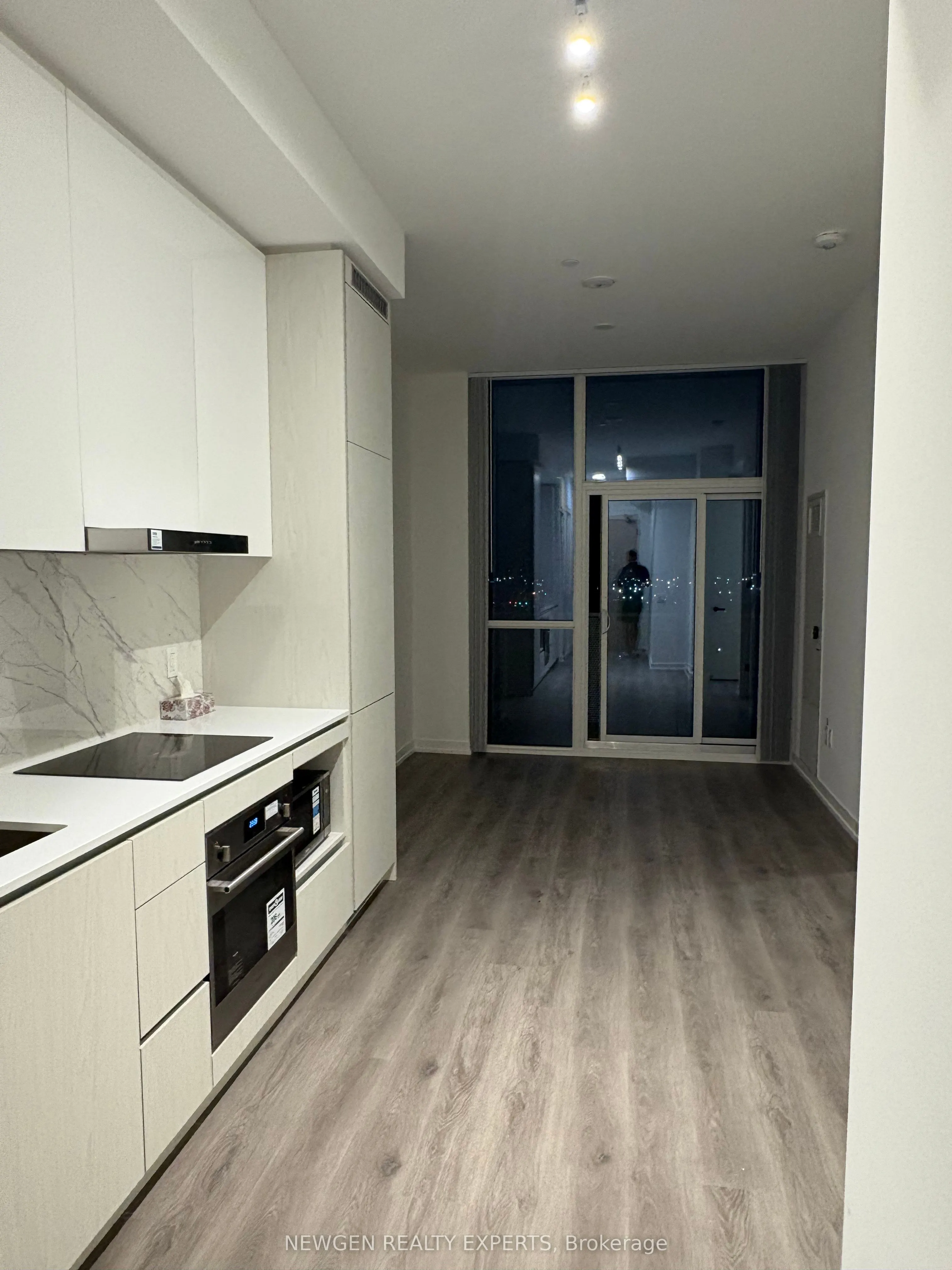 28 Interchange Way, #1907