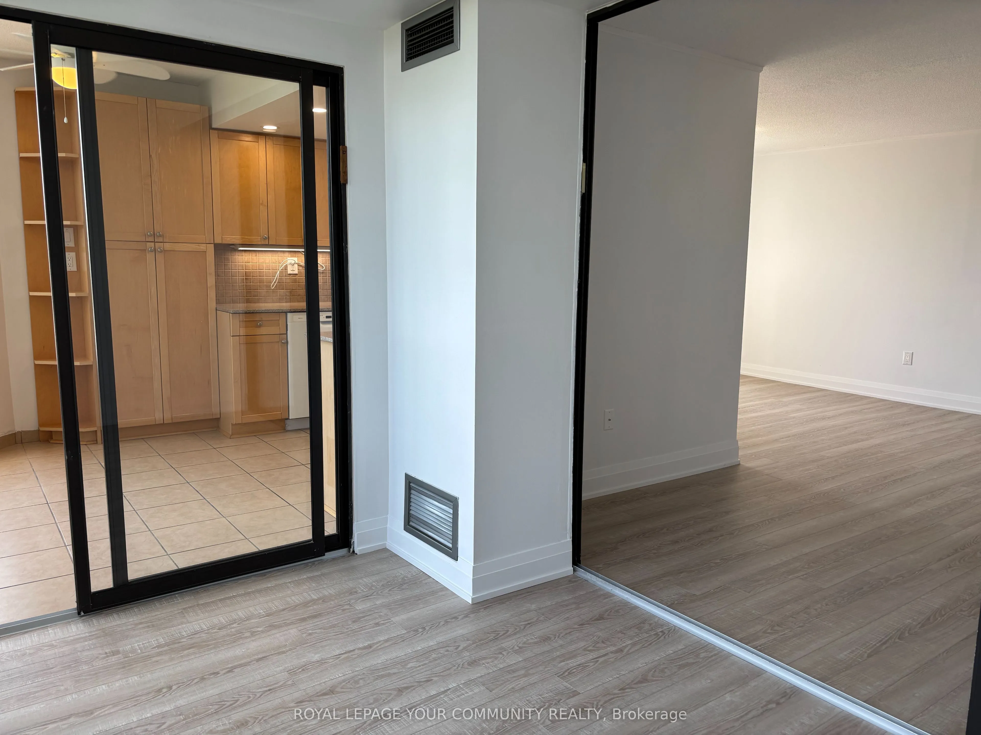 7460 Bathurst Street, #407