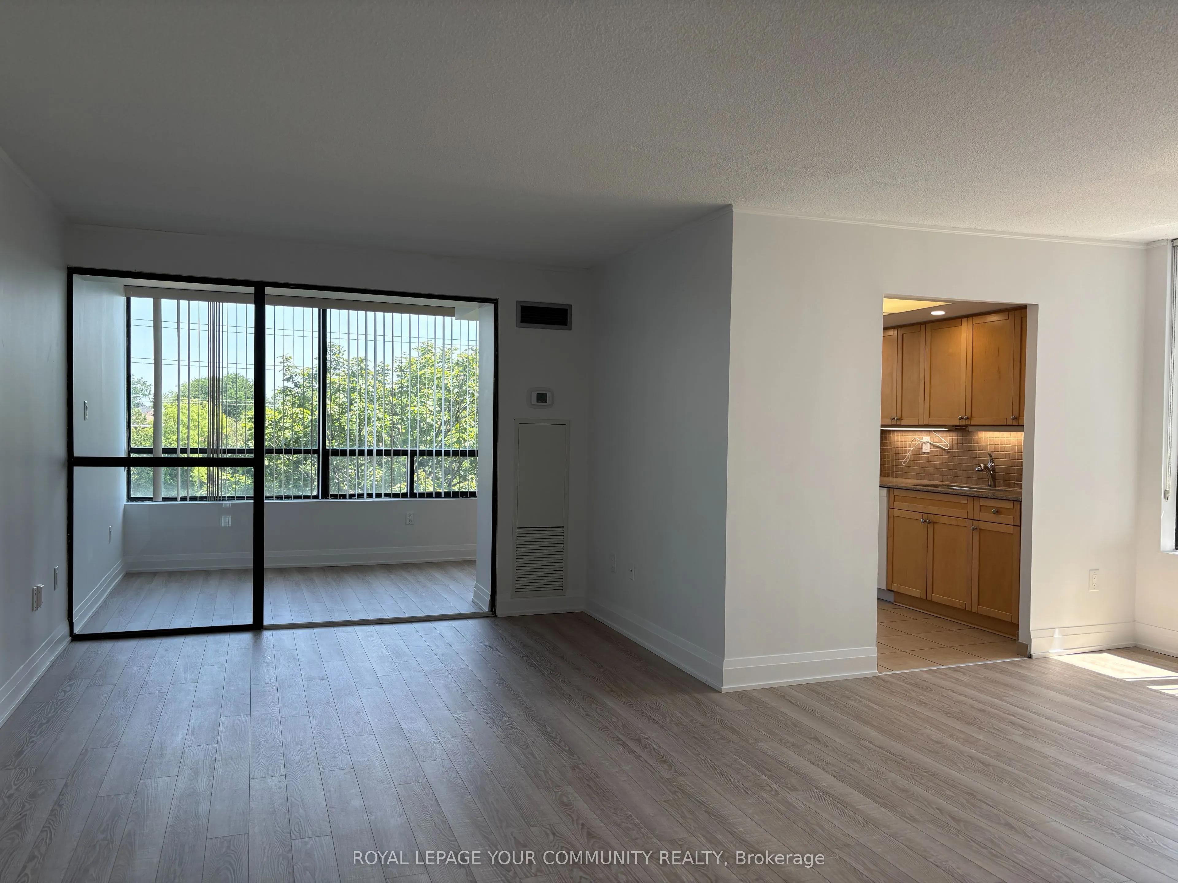 7460 Bathurst Street, #407