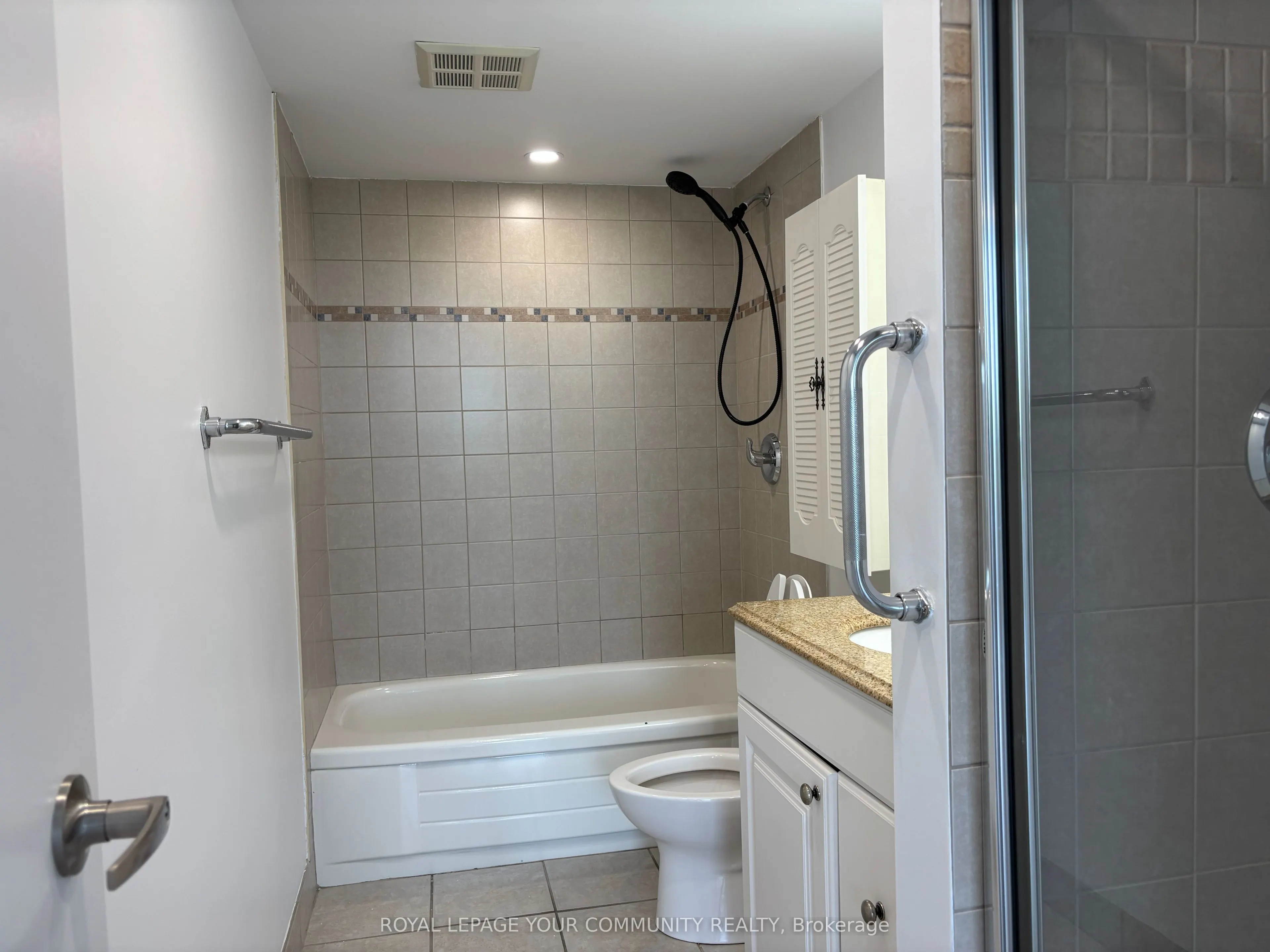 7460 Bathurst Street, #407