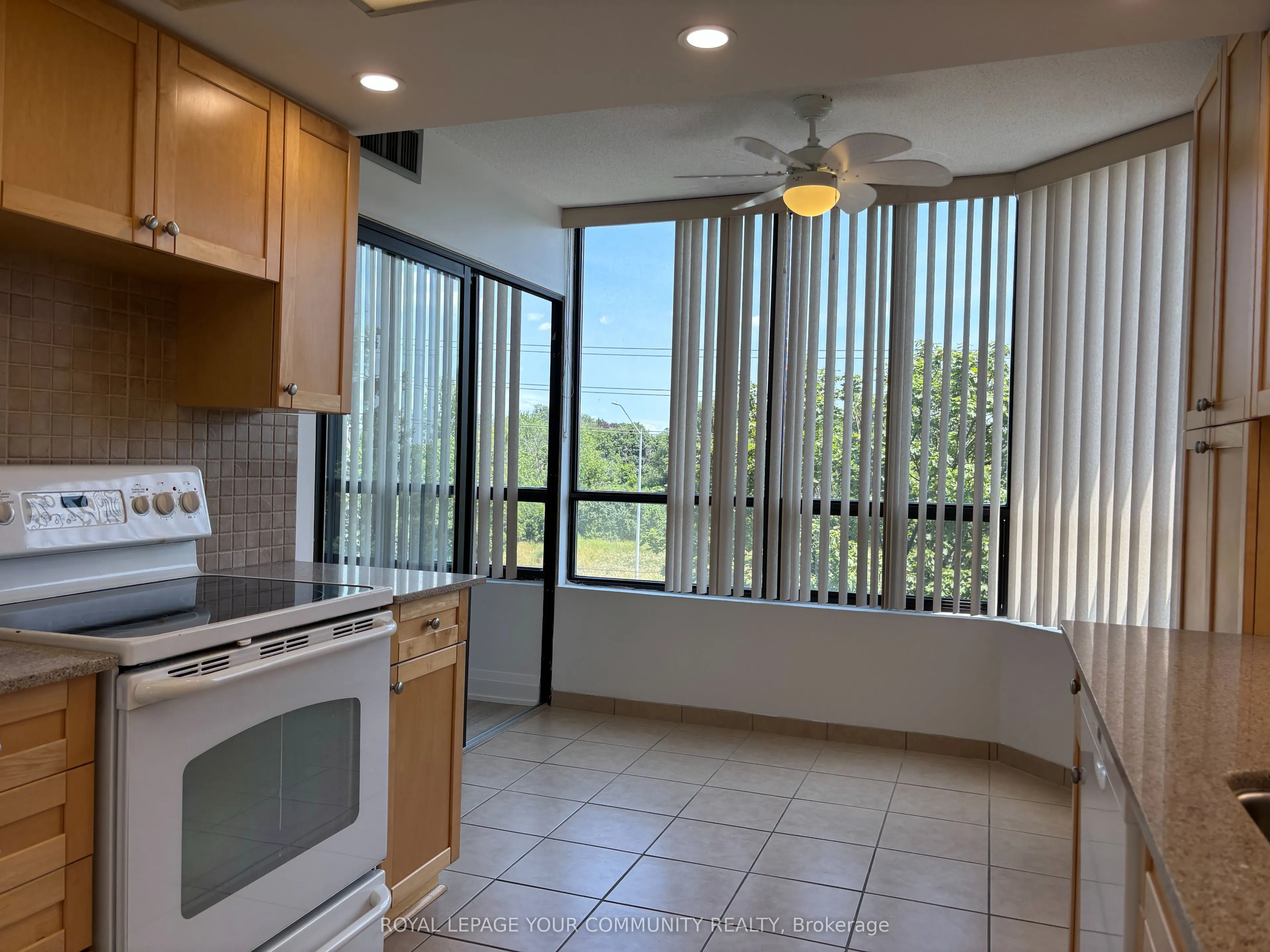 7460 Bathurst Street, #407