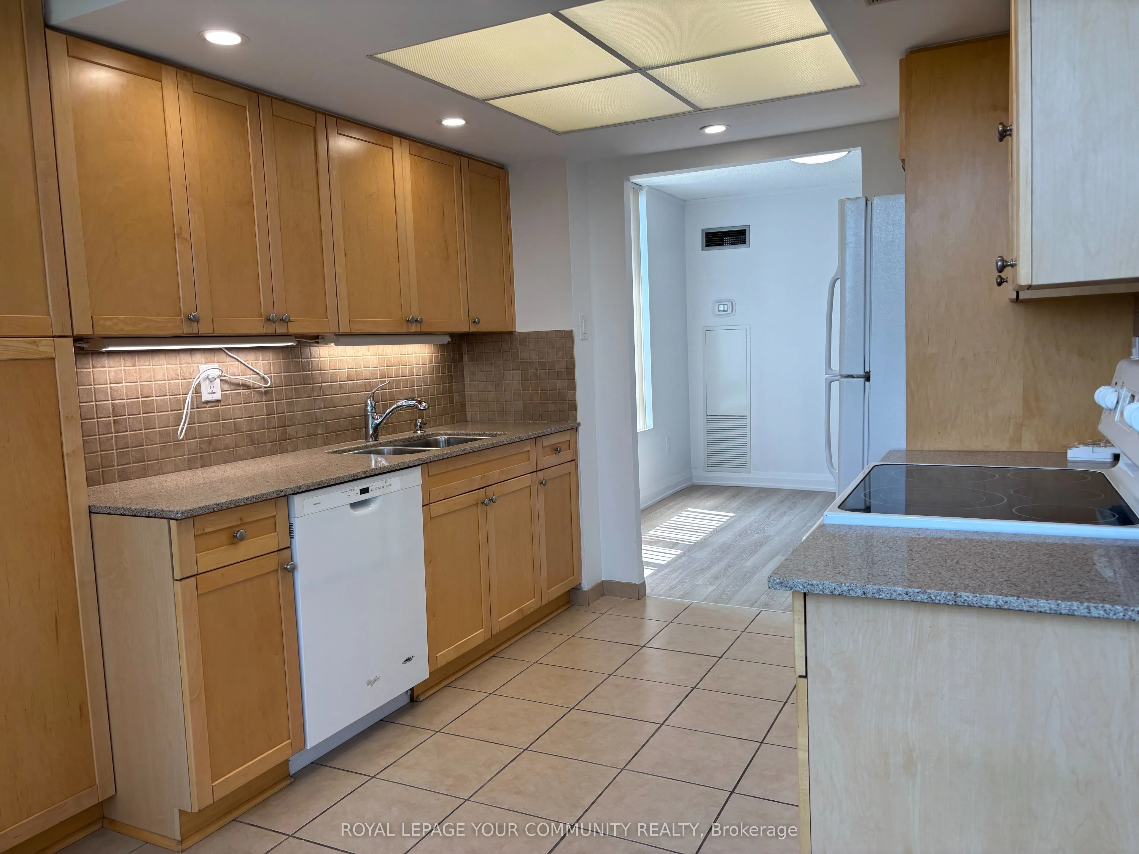 7460 Bathurst Street, #407
